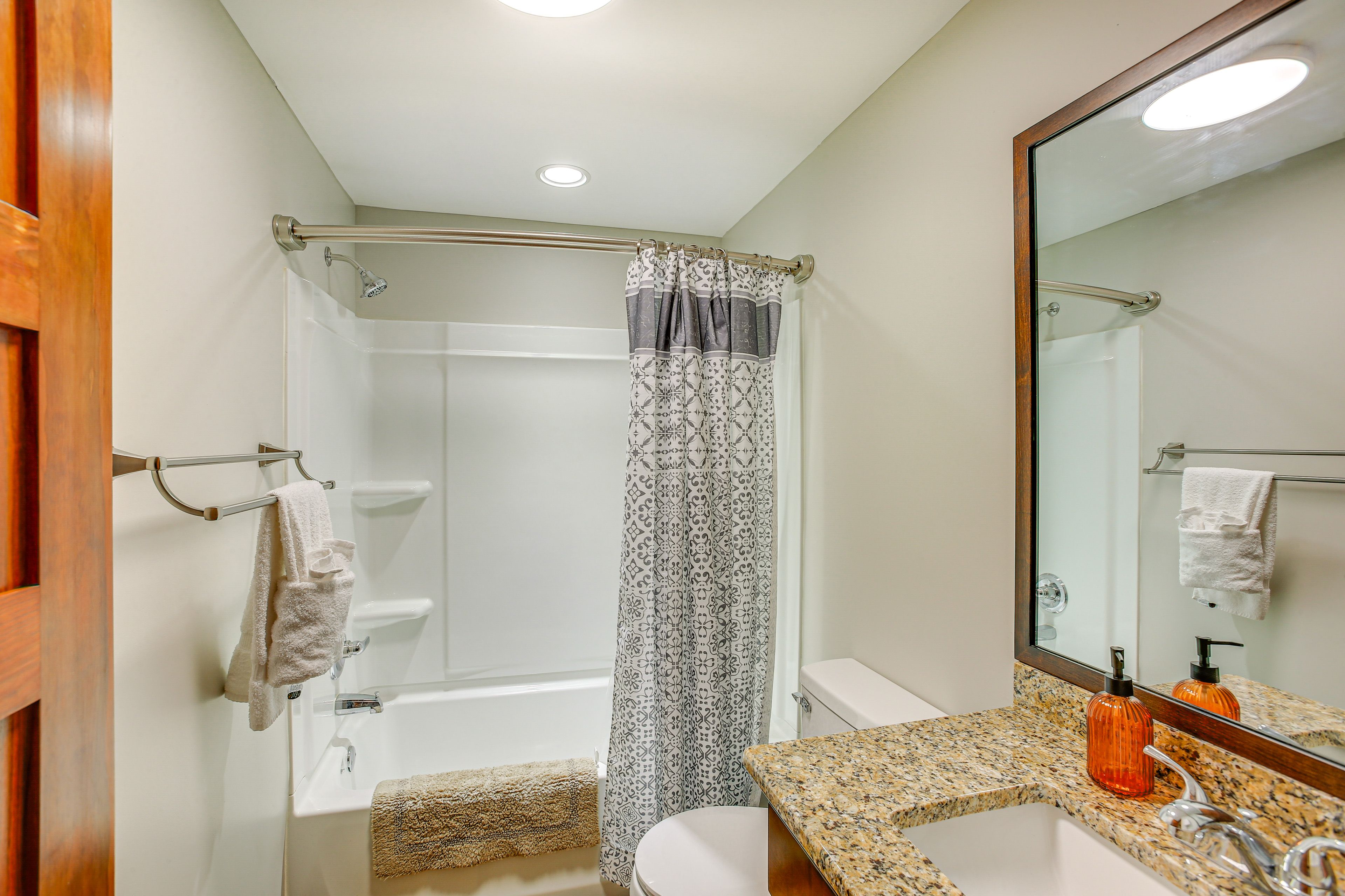 Full Bath | Towels