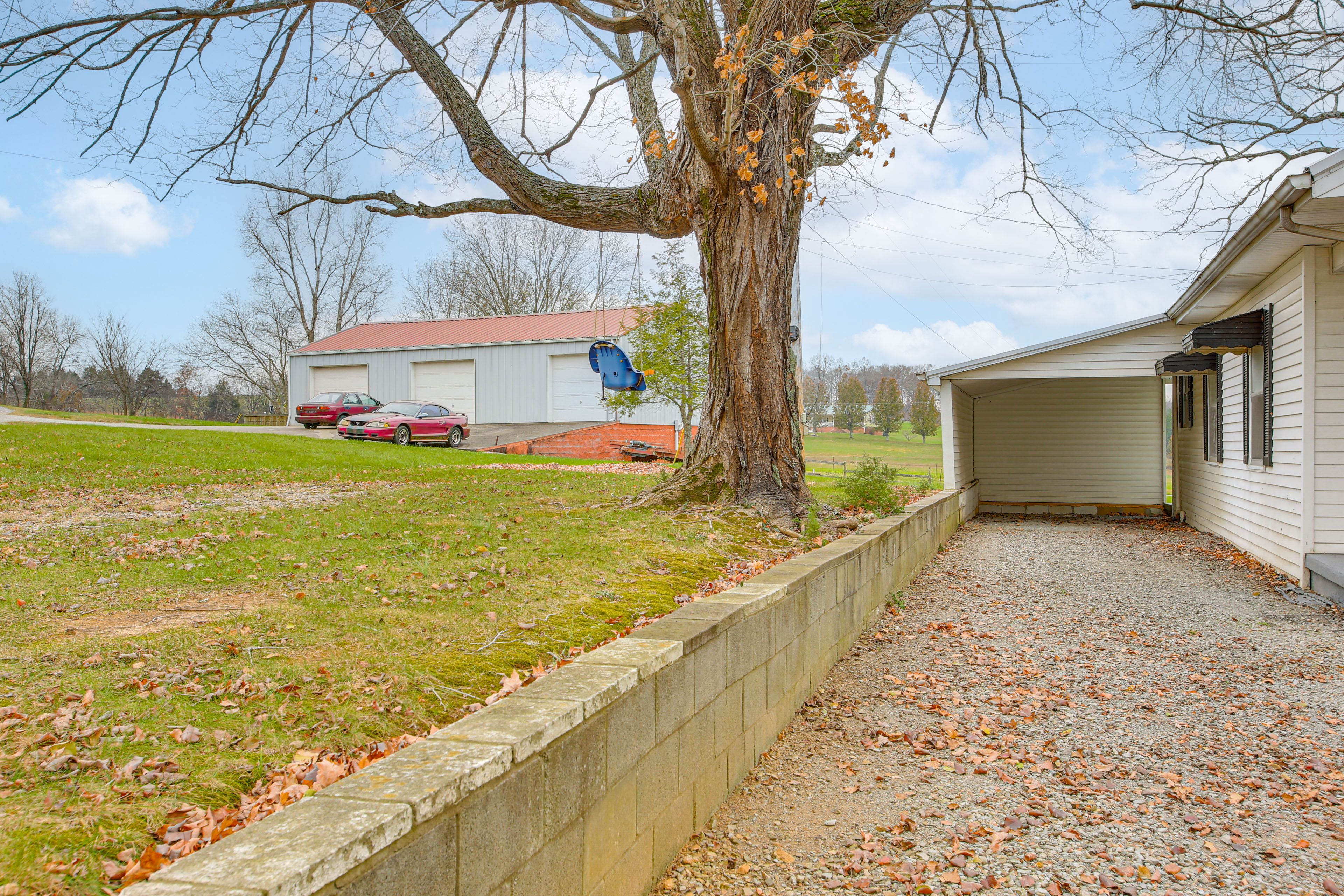 Parking | Driveway (6 Vehicles) | Trailer Parking