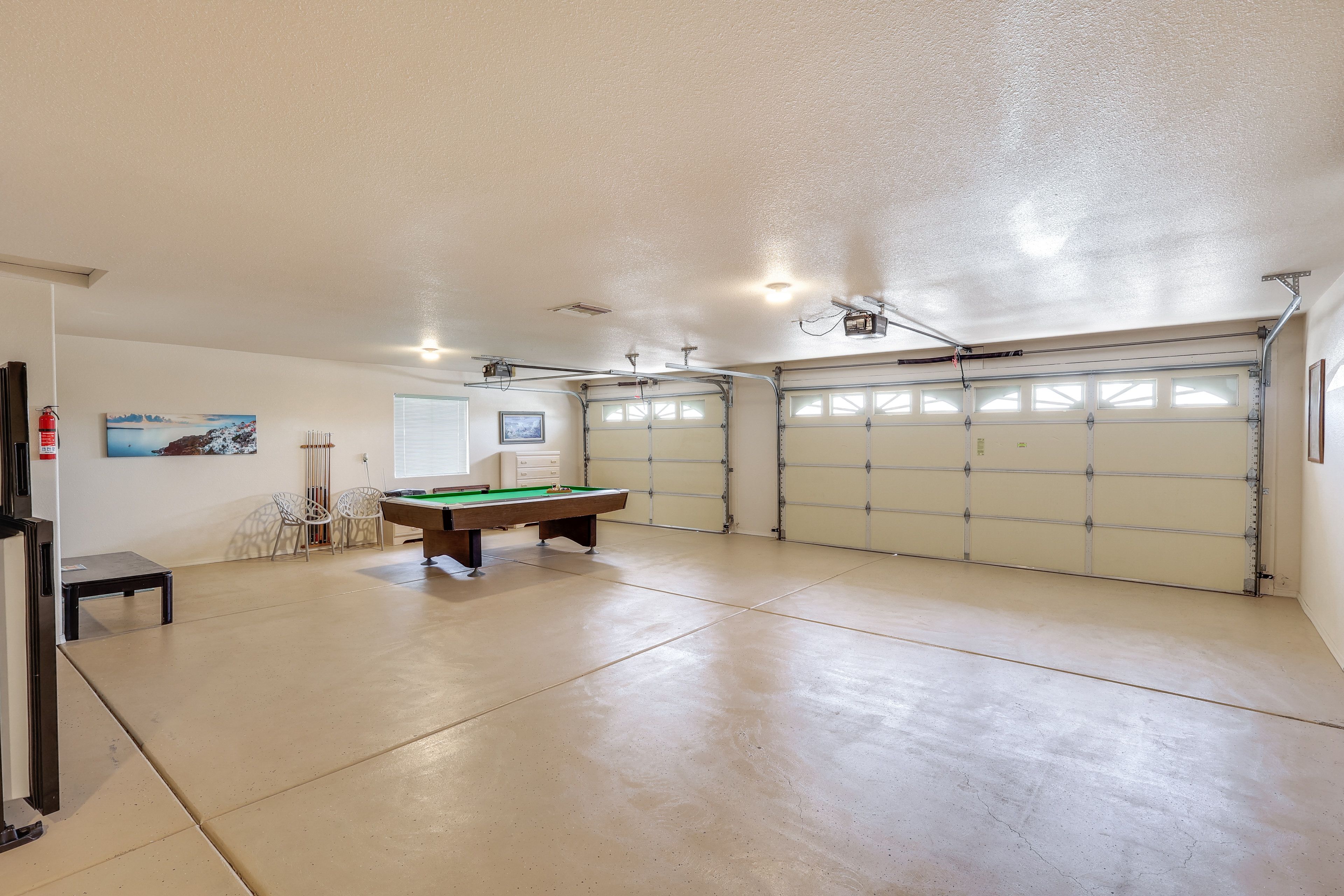 Garage | Pool Table