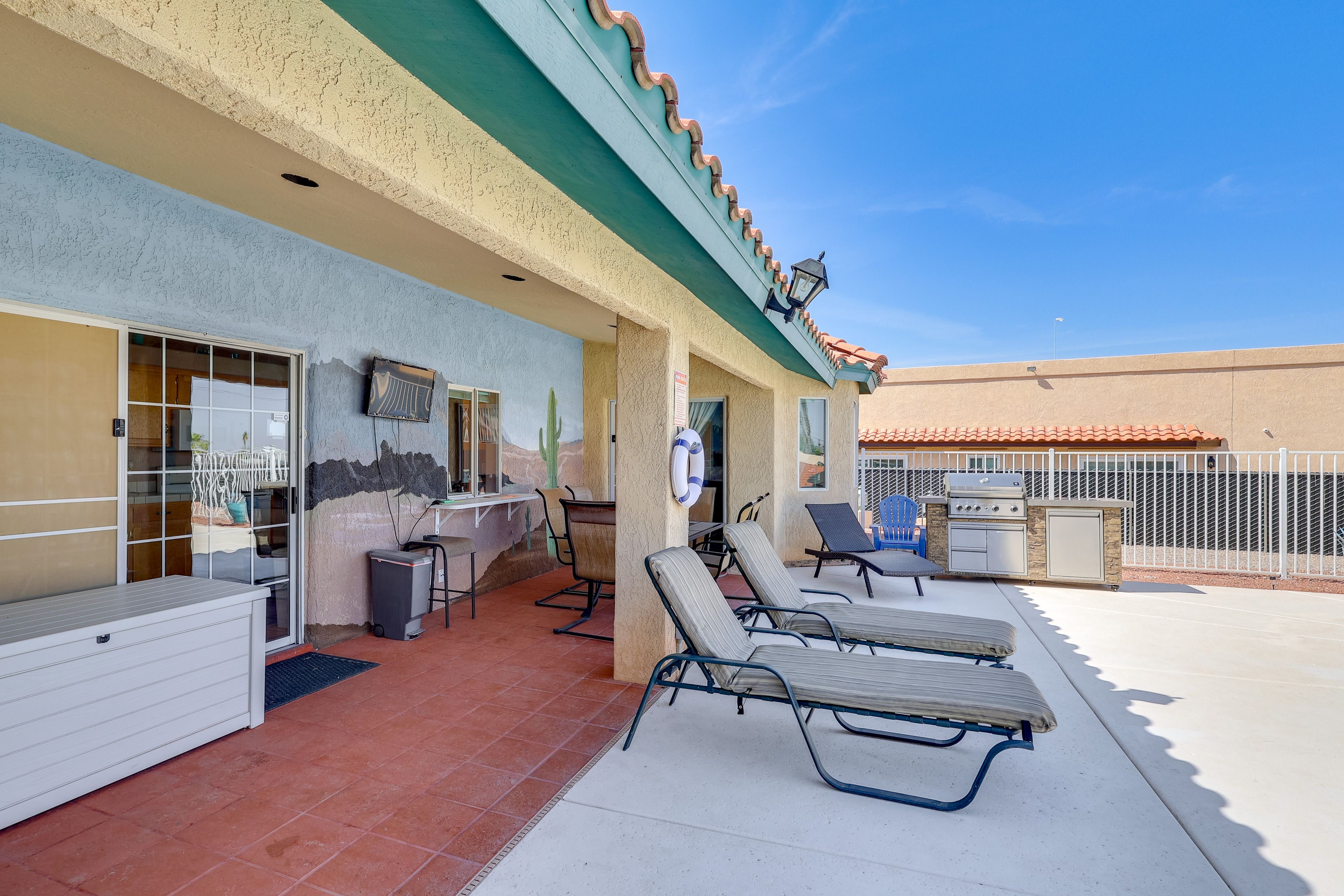 Patio | Outdoor Seating Areas | Gas Grill