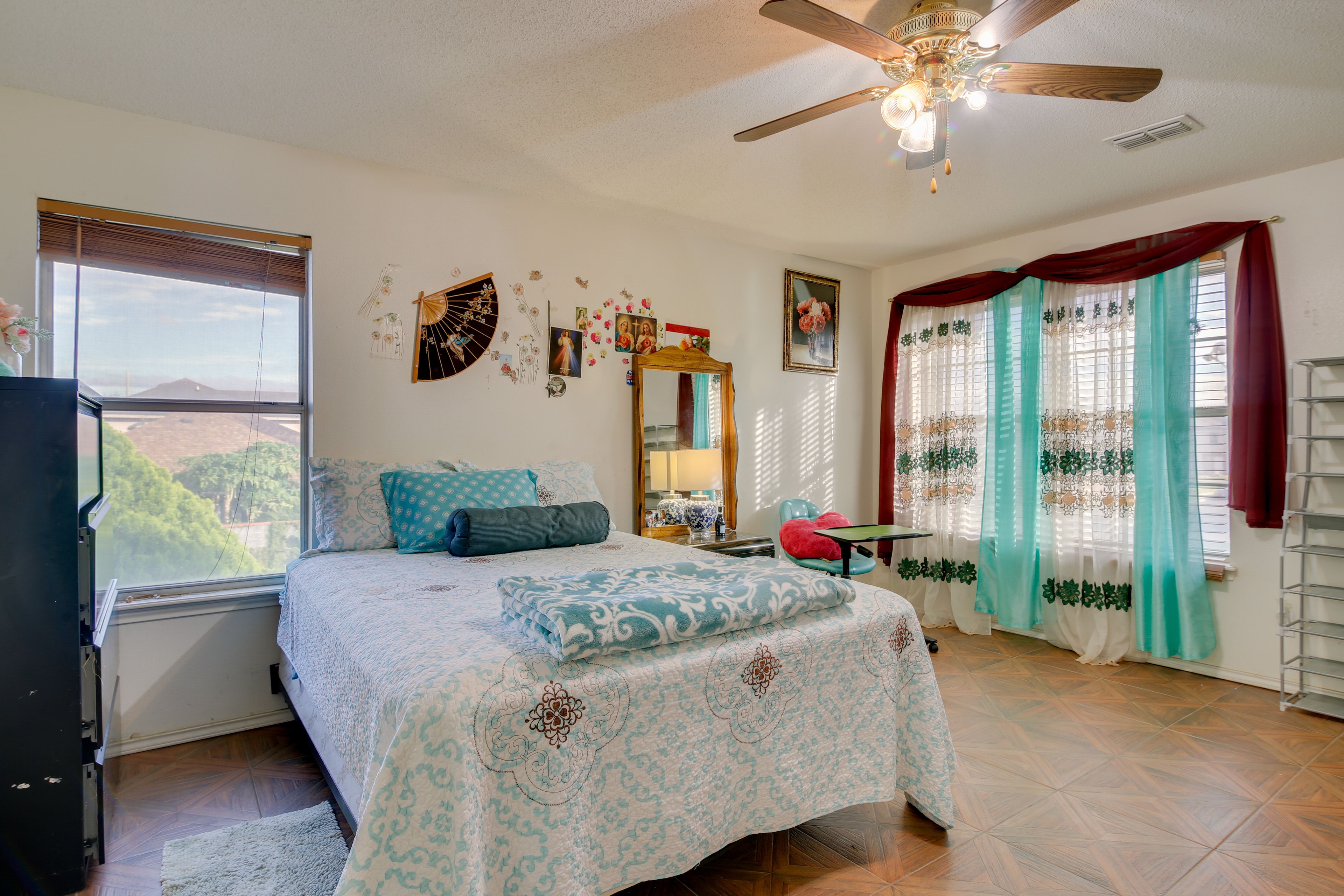 Bedroom 3 | Queen Bed