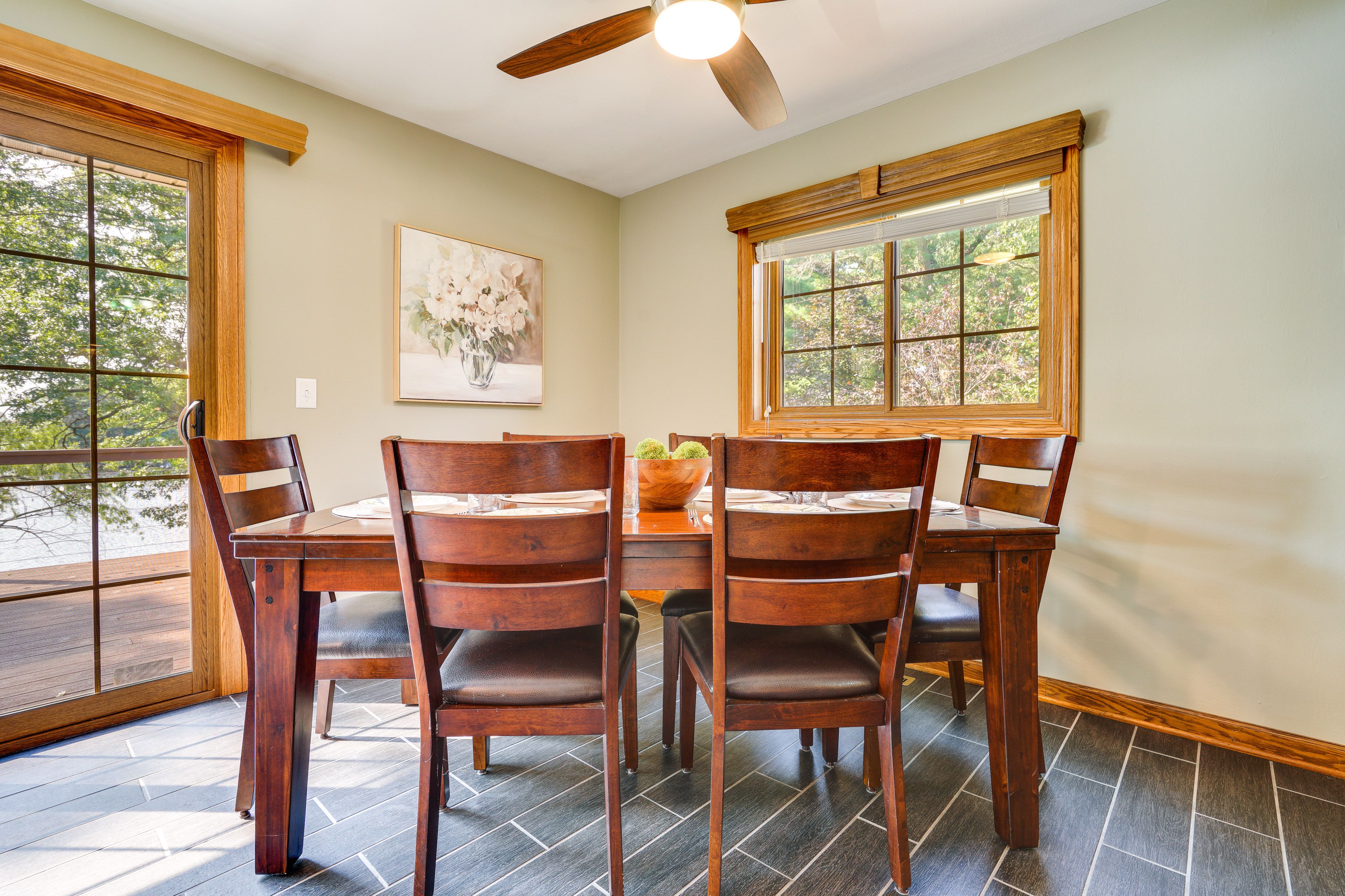 Dining Area | Dishware/Flatware Provided | Main Floor