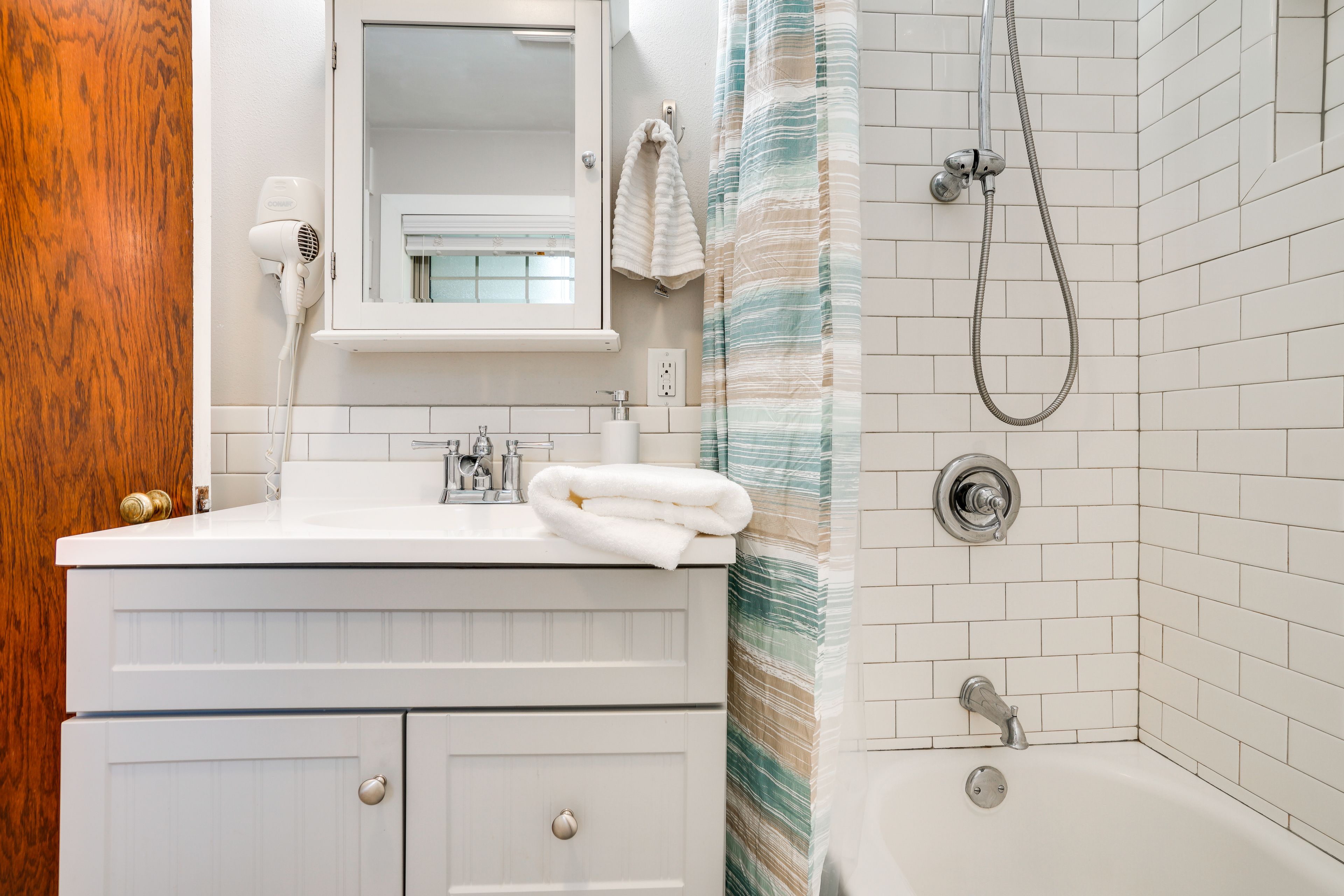 Bathroom | Complimentary Toiletries | Towels Provided | Main Floor