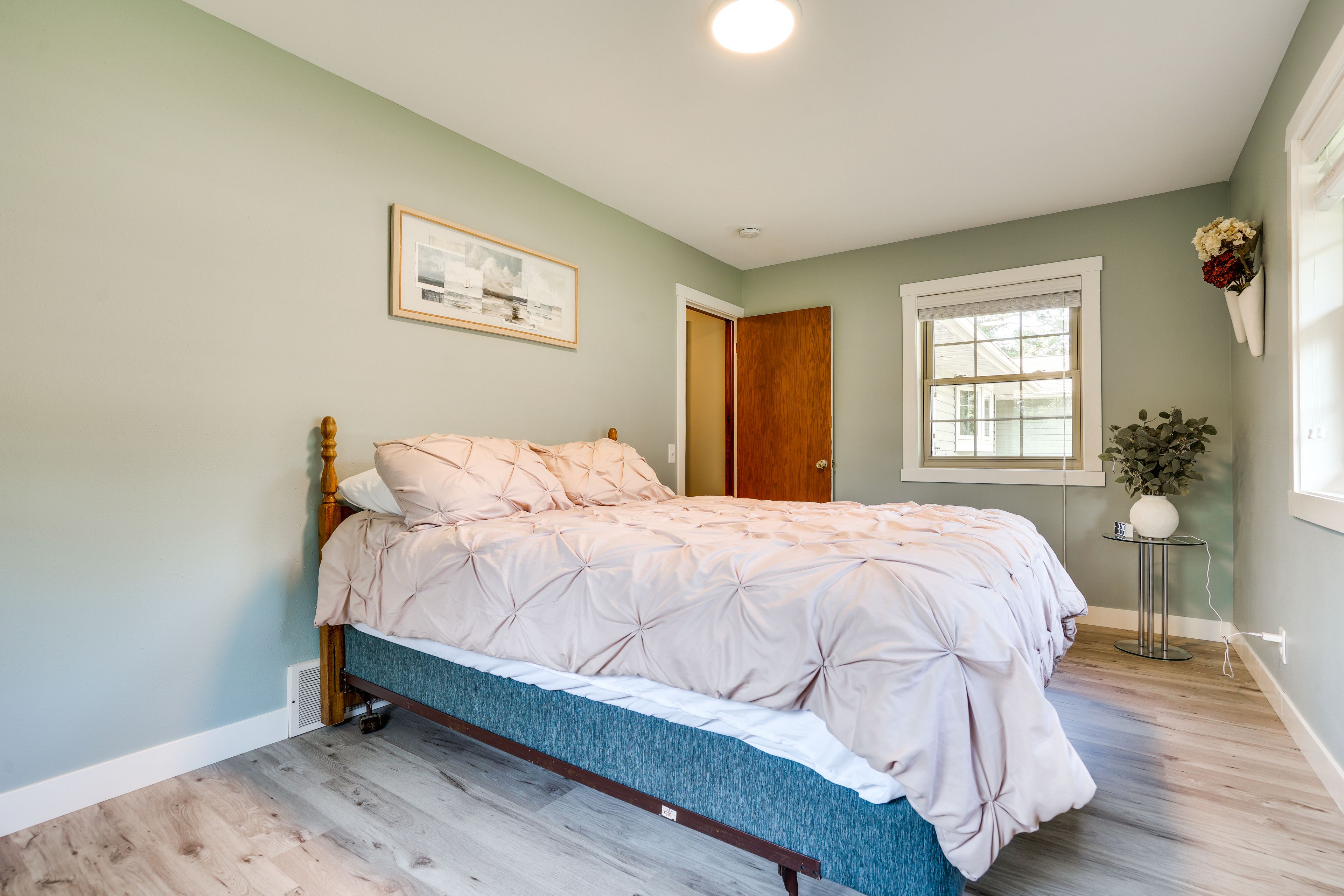 Bedroom 1 | Queen Bed | Linens Provided | Main Floor