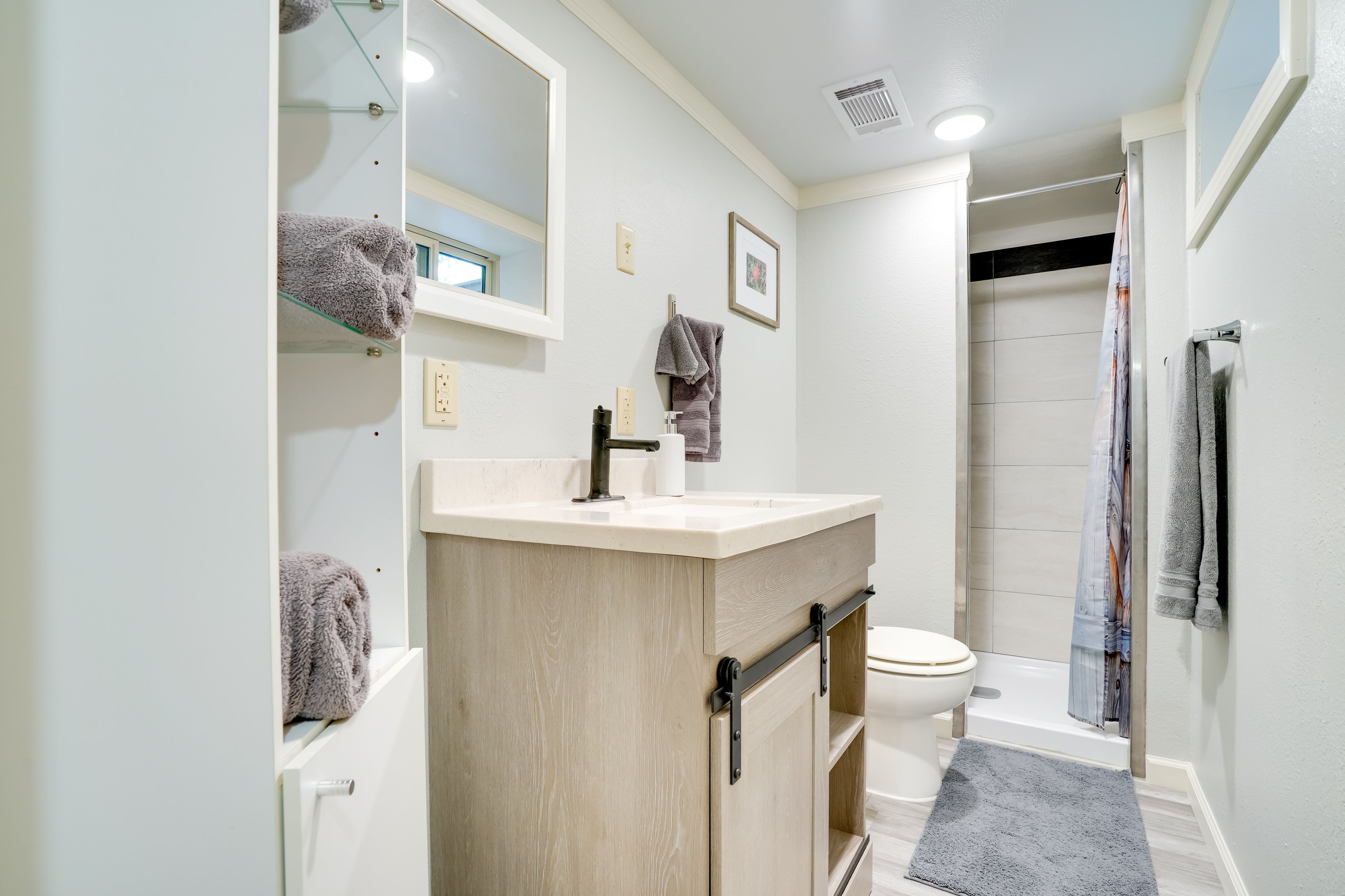Full Bathroom