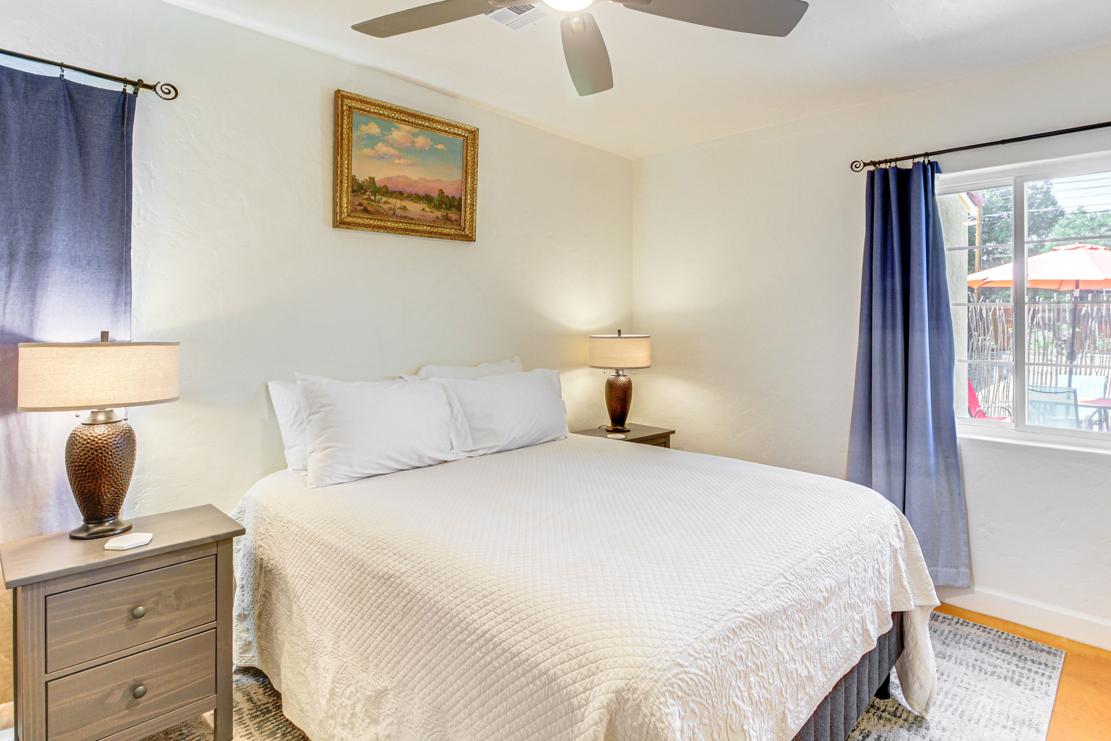 Bedroom | Queen Bed | Linens Provided