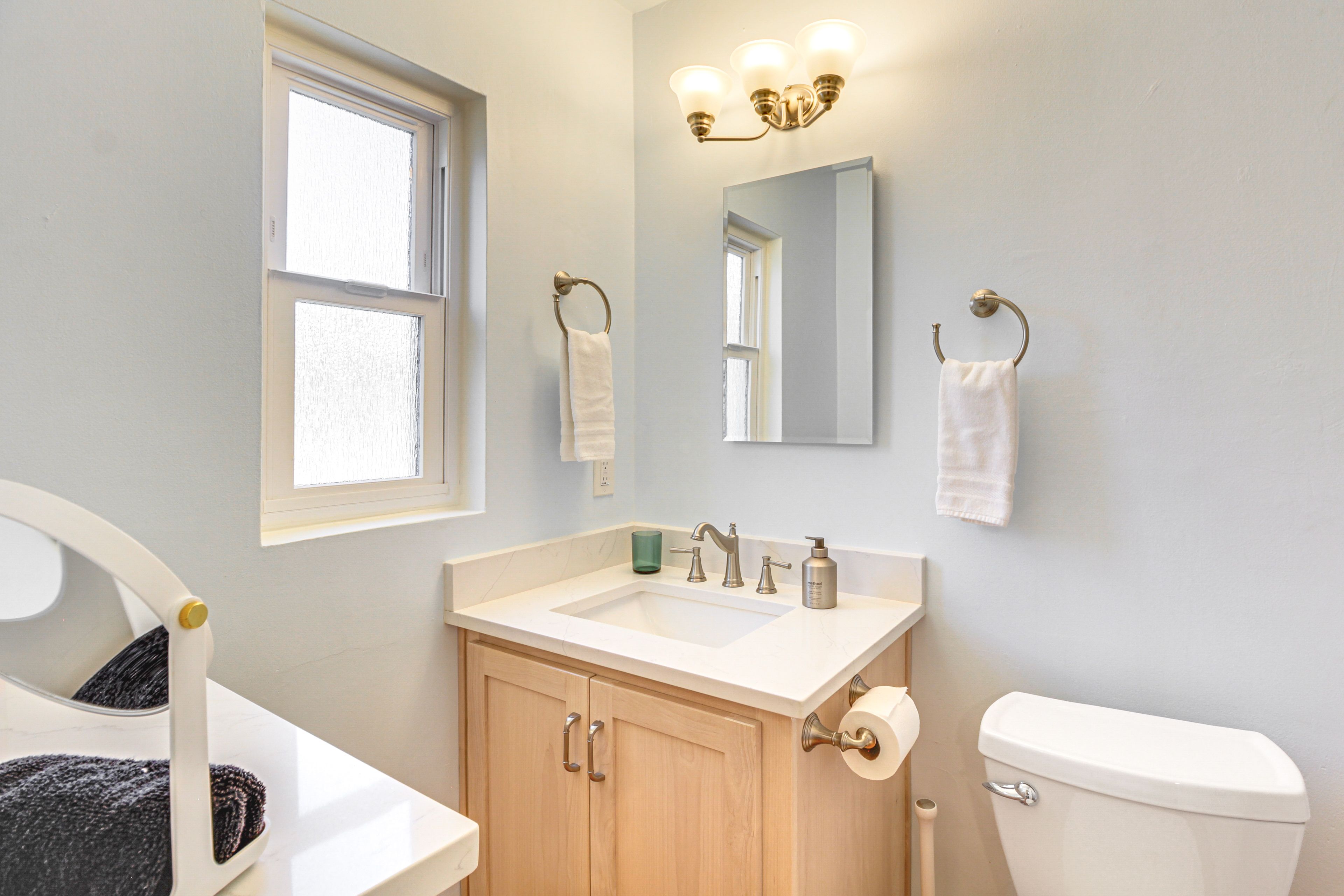 Full Bathroom | Complimentary Toiletries | Towels Provided