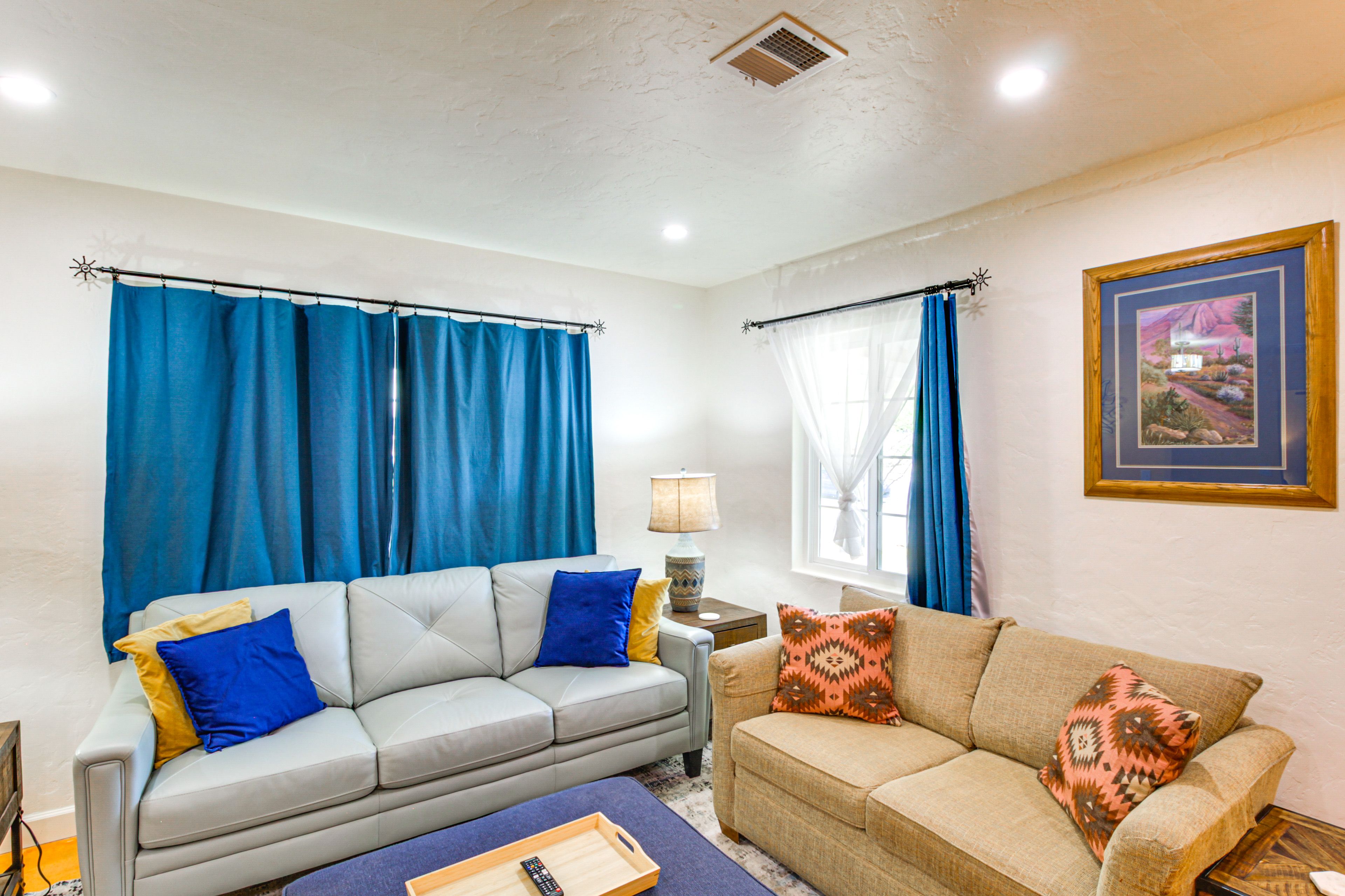 Living Room | Smart TV | Free WiFi | Board Games | Books | Central A/C & Heating