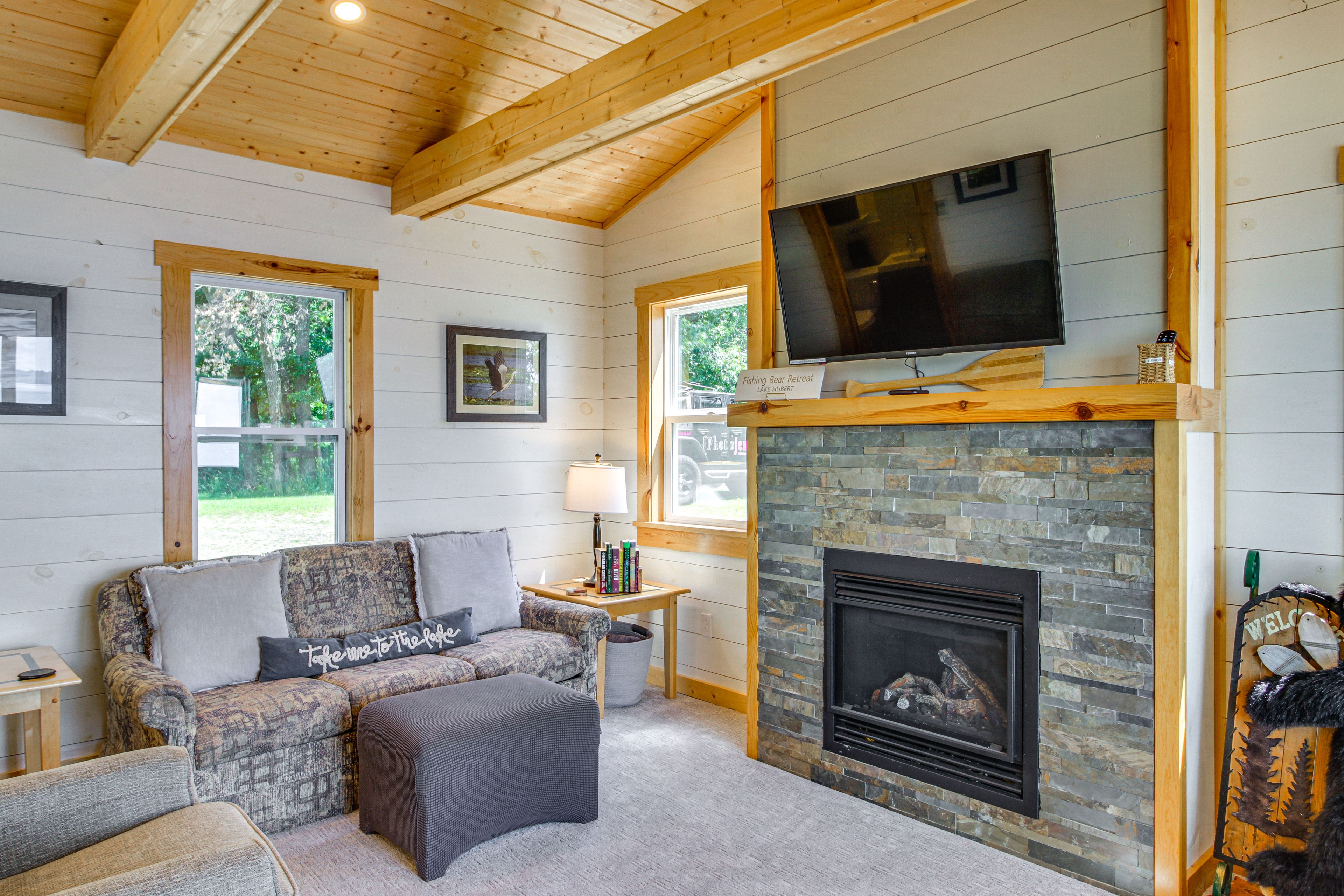 Living Room | Full Sleeper Sofa | Smart TV | Gas Fireplace | Free WiFi