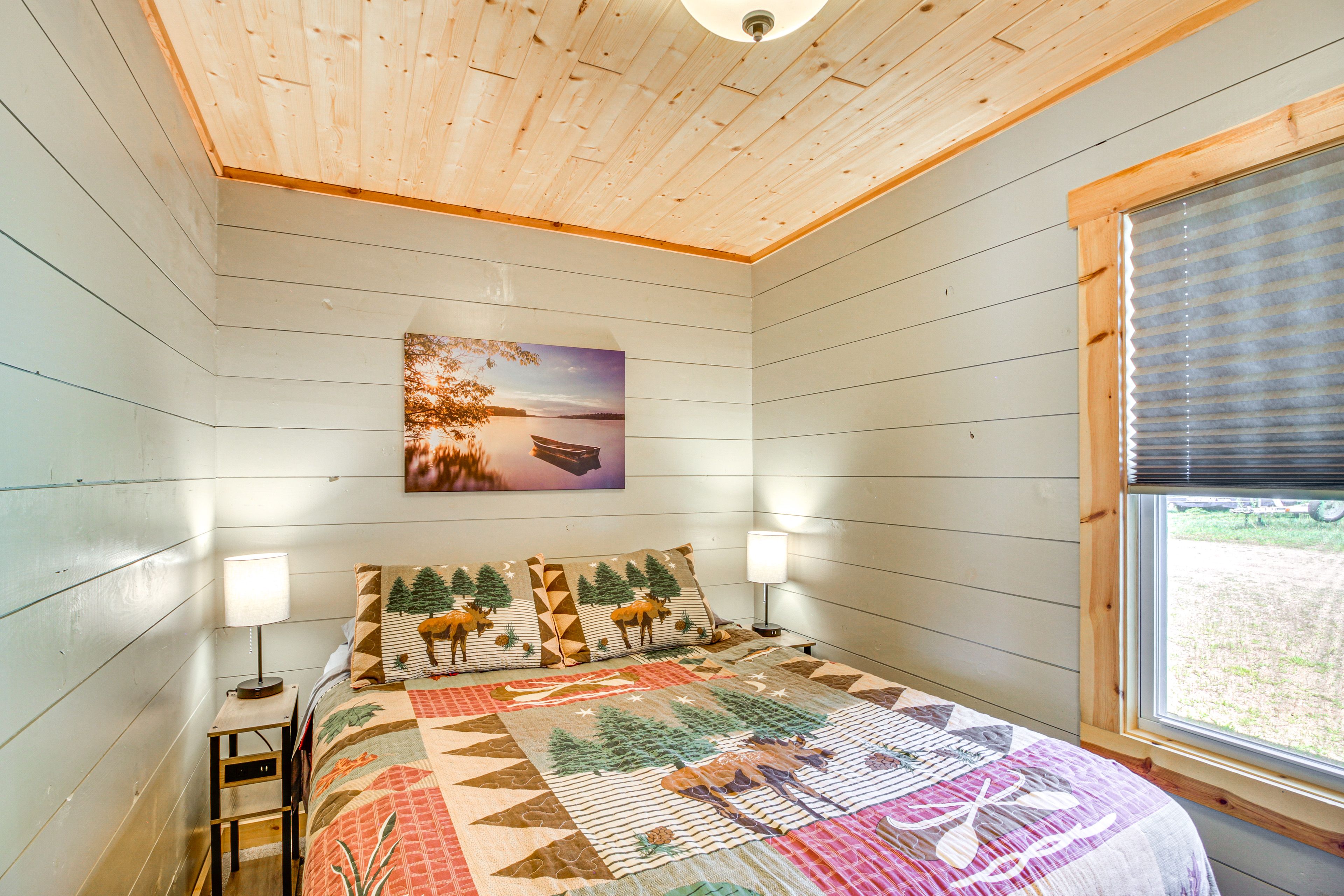 Bedroom 1 | Queen Bed | Linens Provided