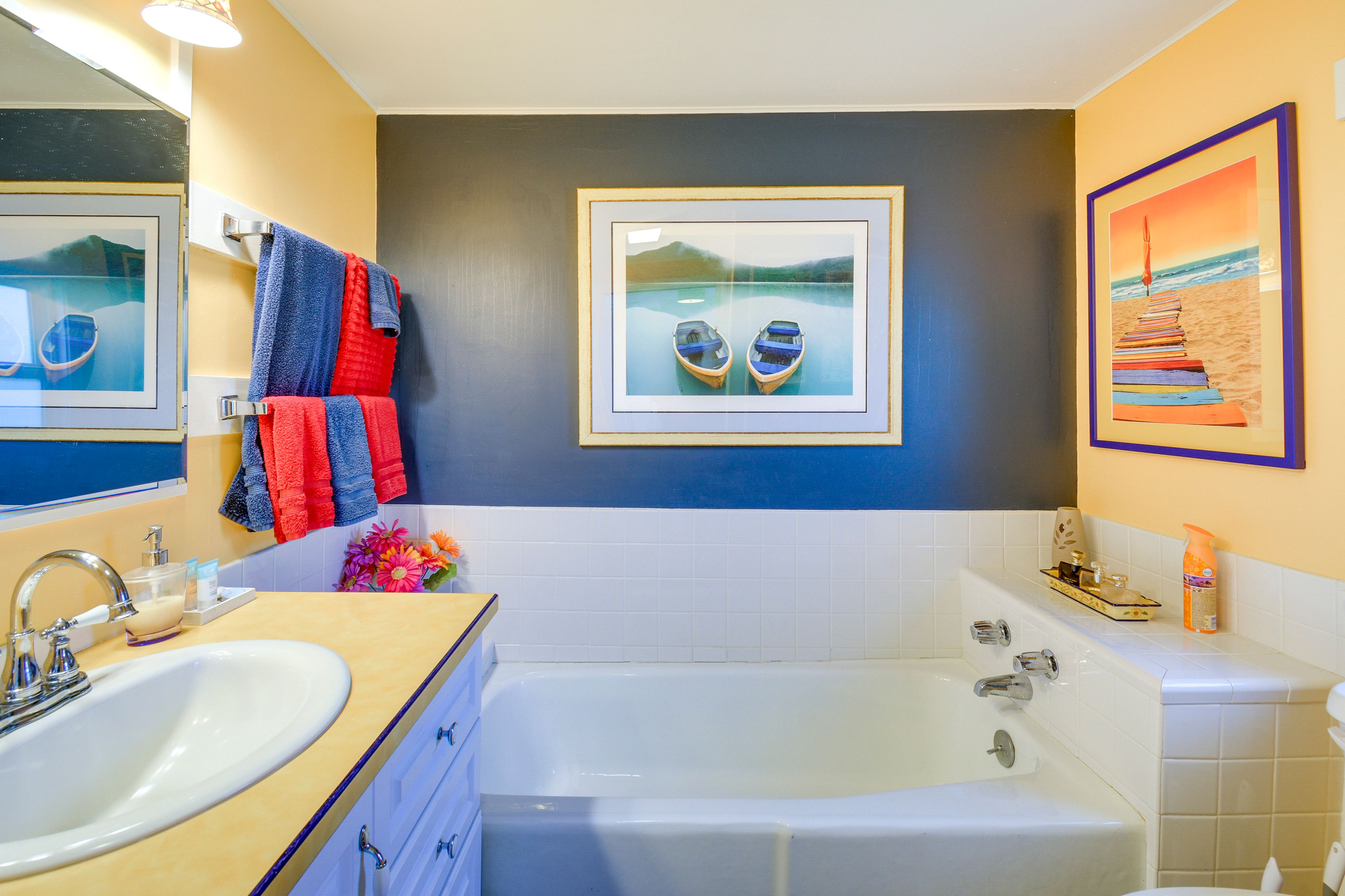 Bathroom | Complimentary Toiletries | Towels Provided