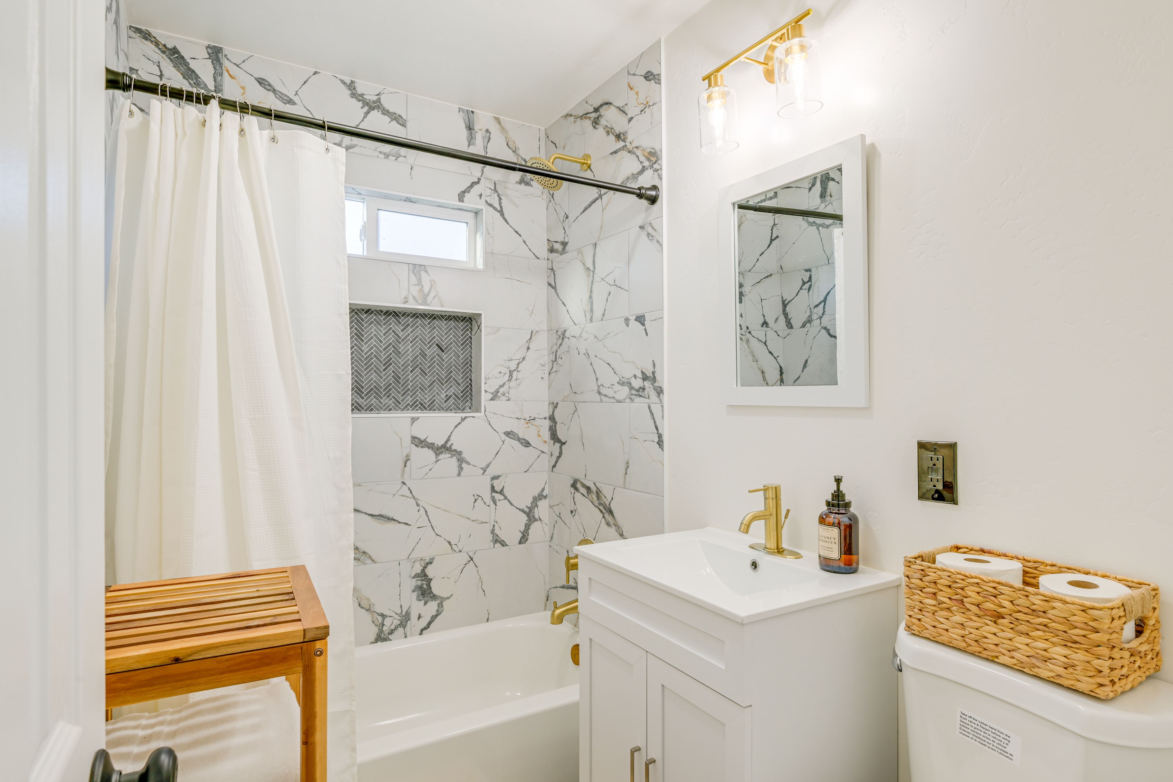 Full Bathroom