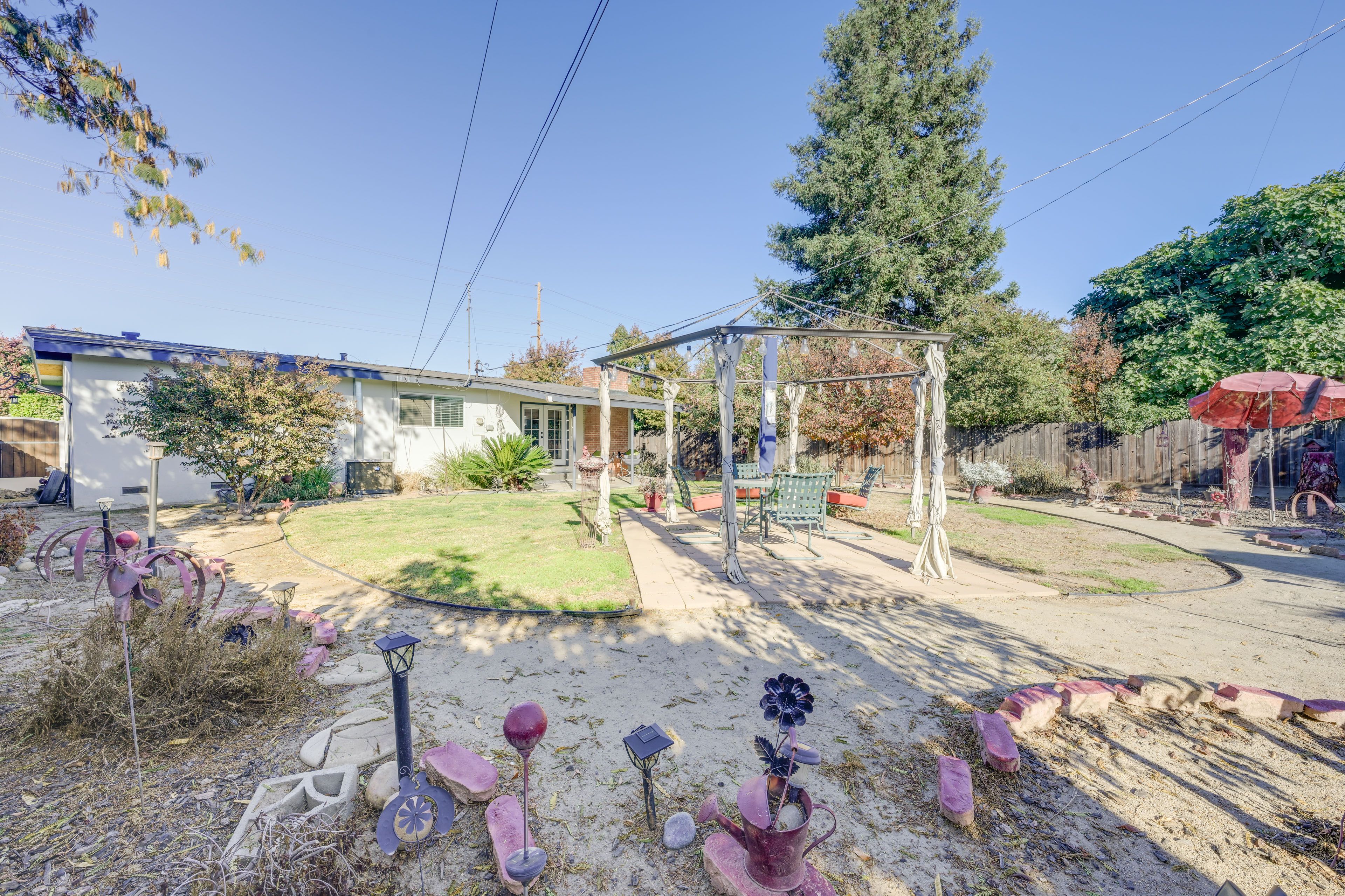 Fenced-In Backyard | Outdoor Dining Area