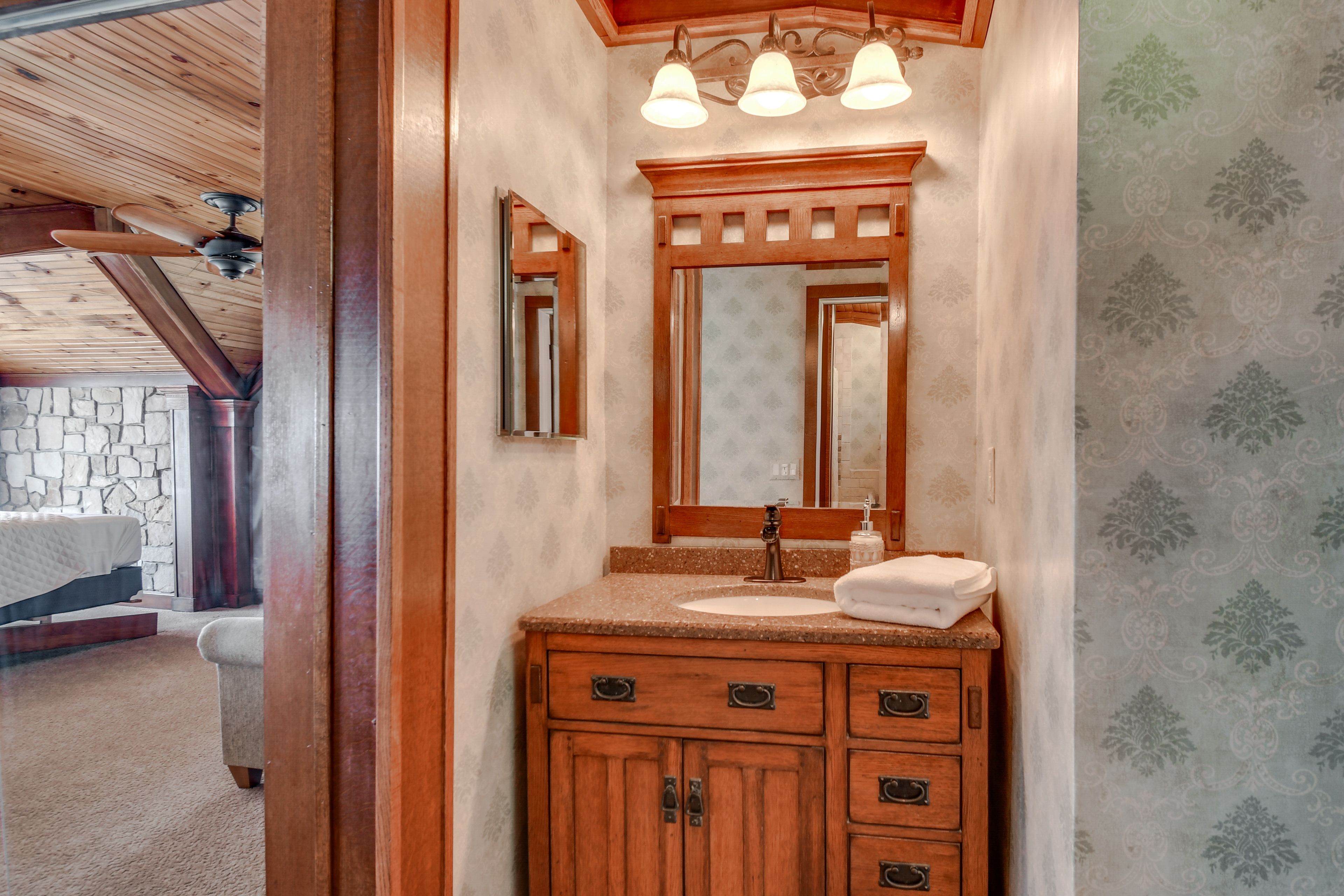 Full Bathroom | Walk-In Shower | 2nd Floor