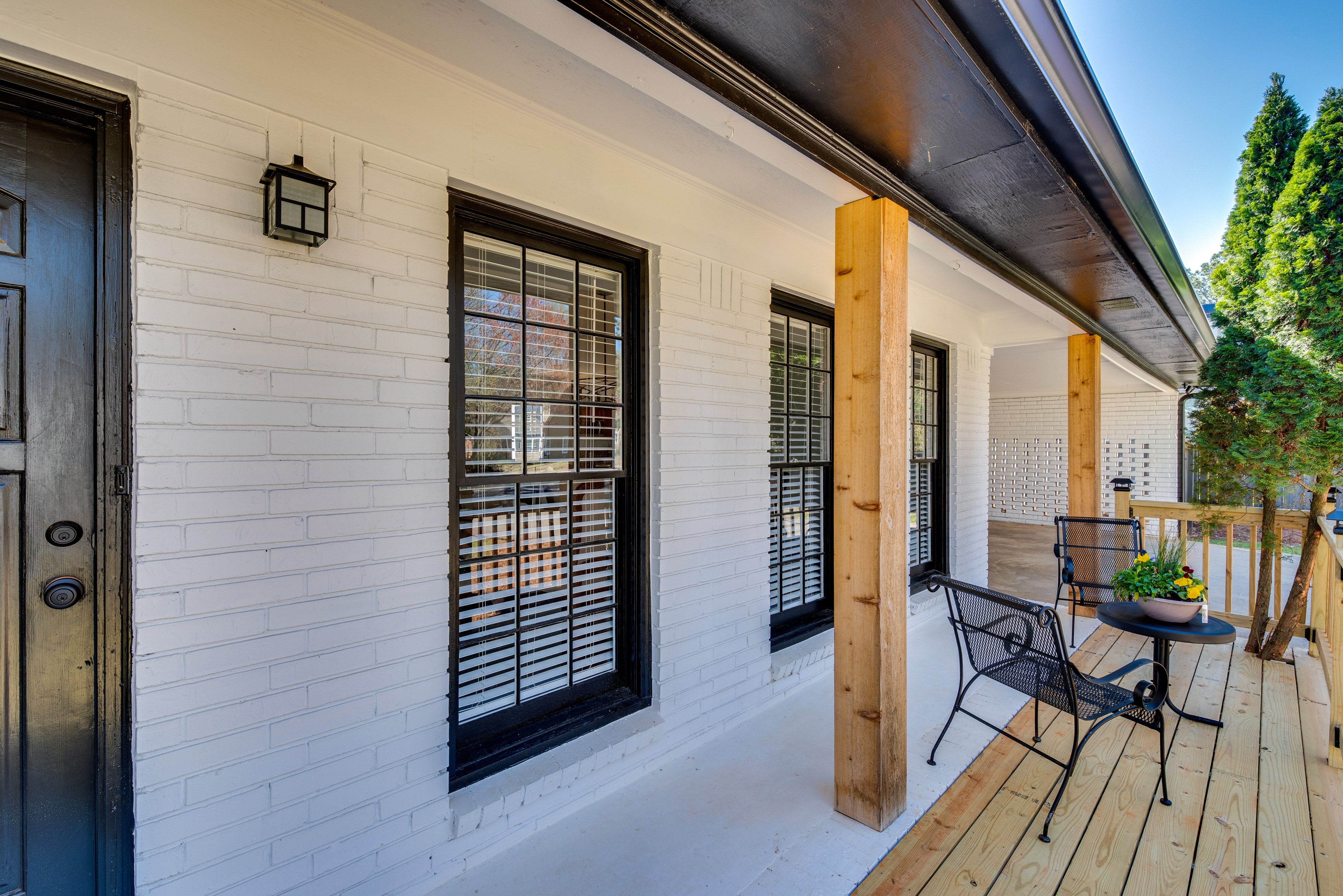 Furnished Porch