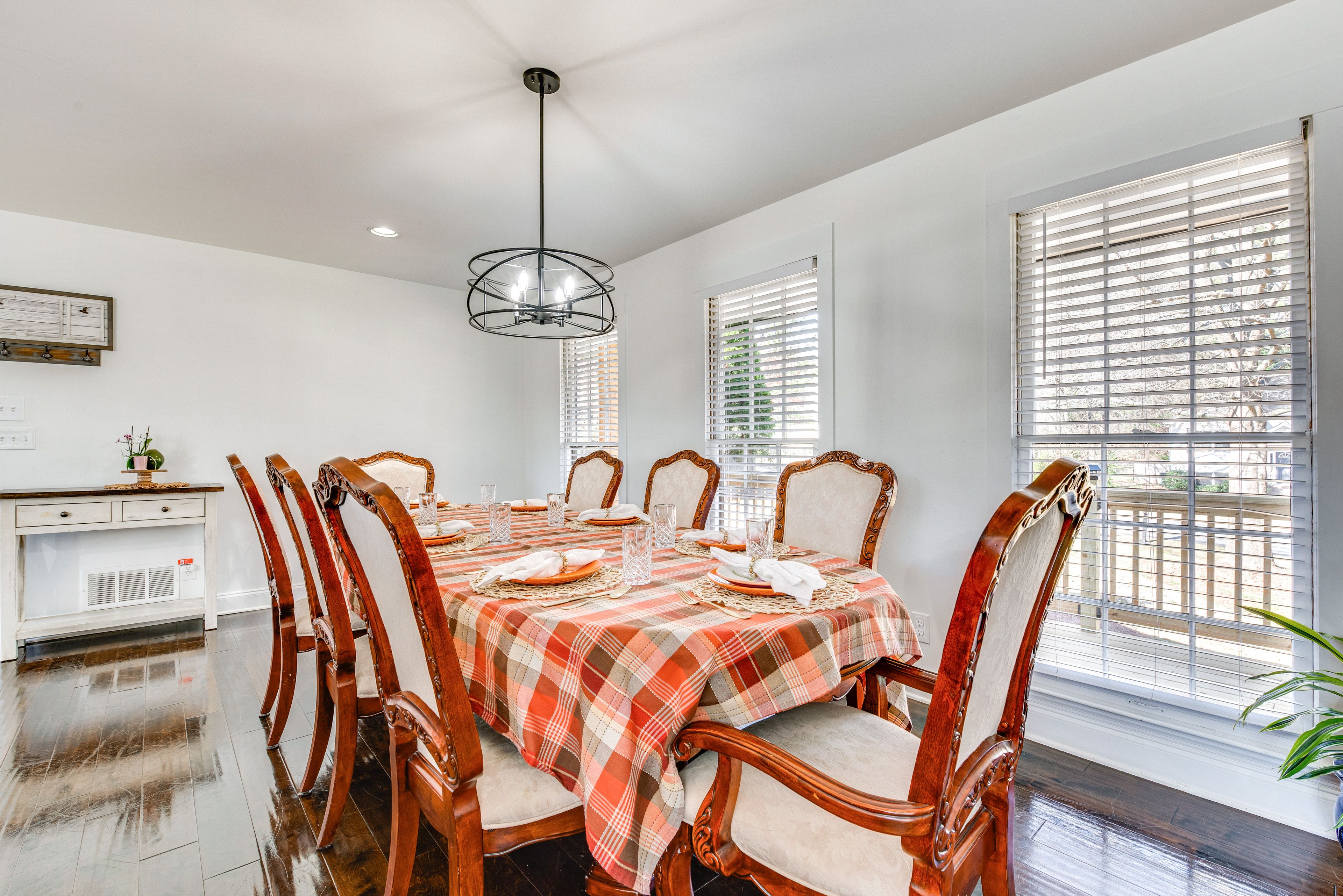 Dining Area | Dishware/Flatware Provided