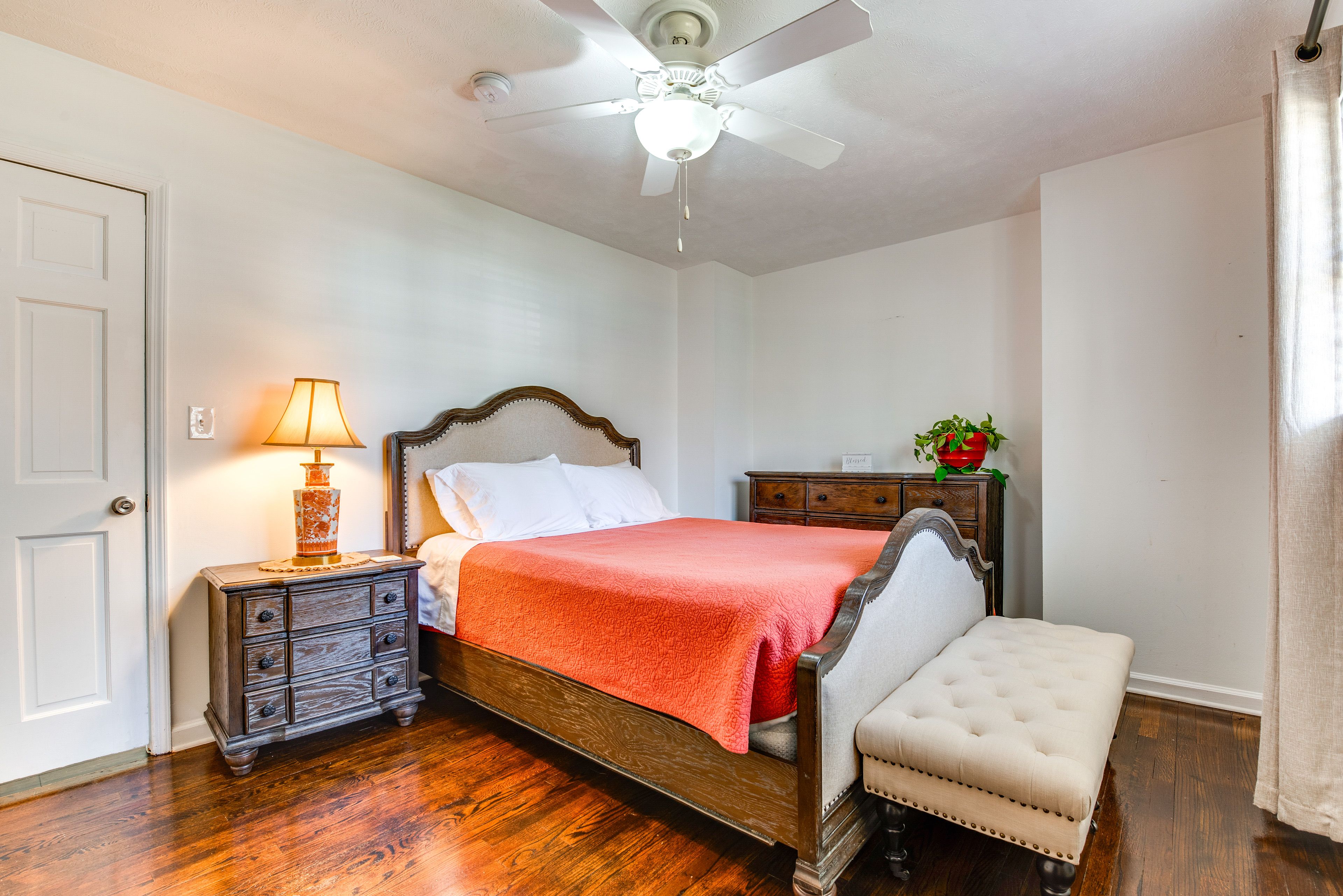 Bedroom 1 | Queen Bed | Linens Provided