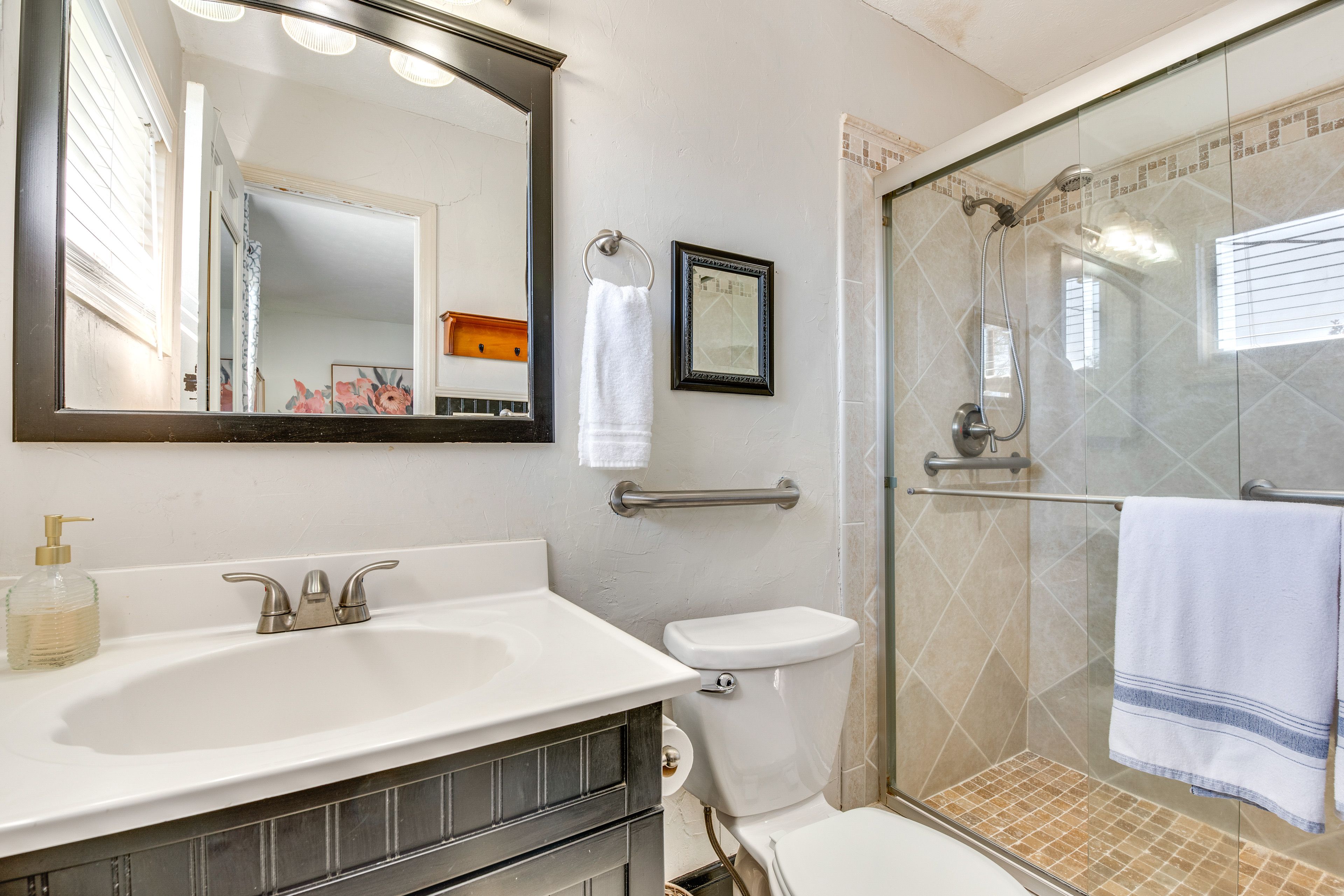 Full Bathroom | Complimentary Toiletries