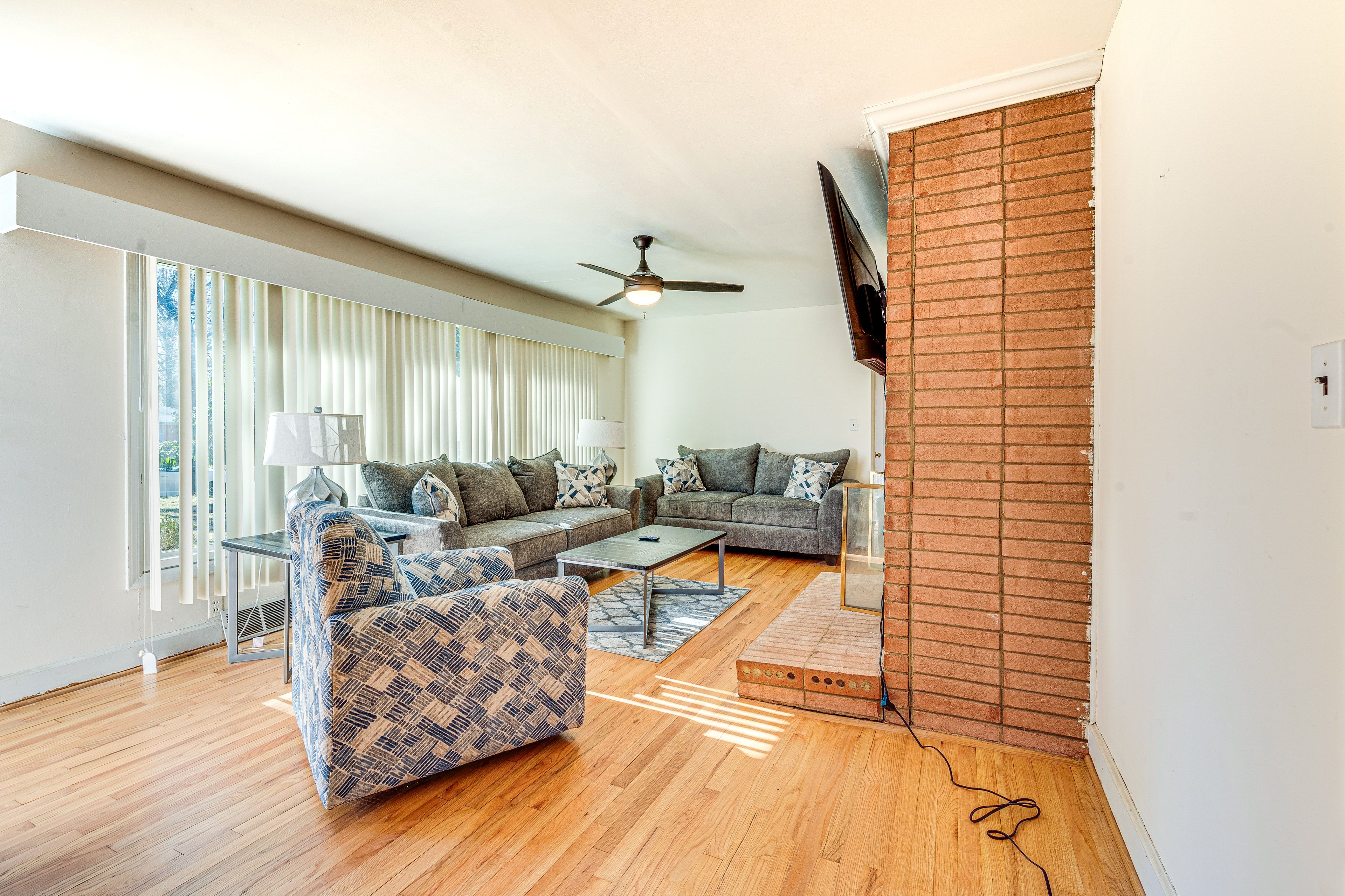 Living Room | Ceiling Fans | Free WiFi