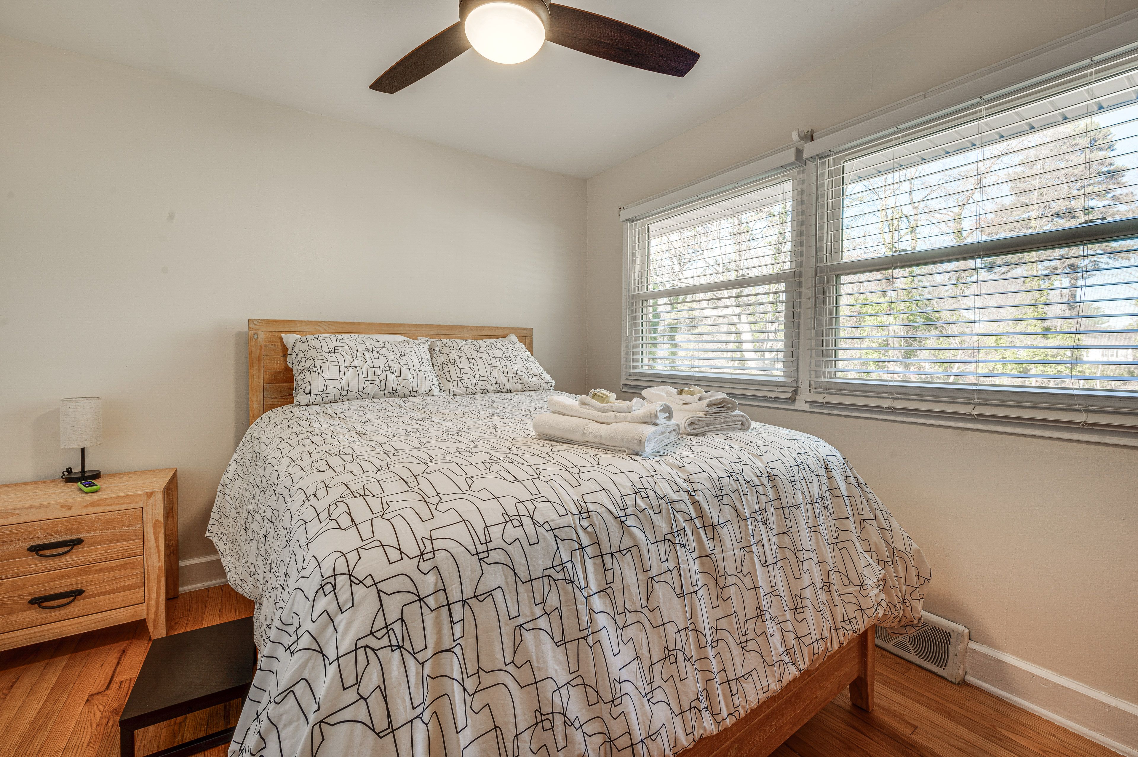 Bedroom 3 | Queen Bed | Smart TV