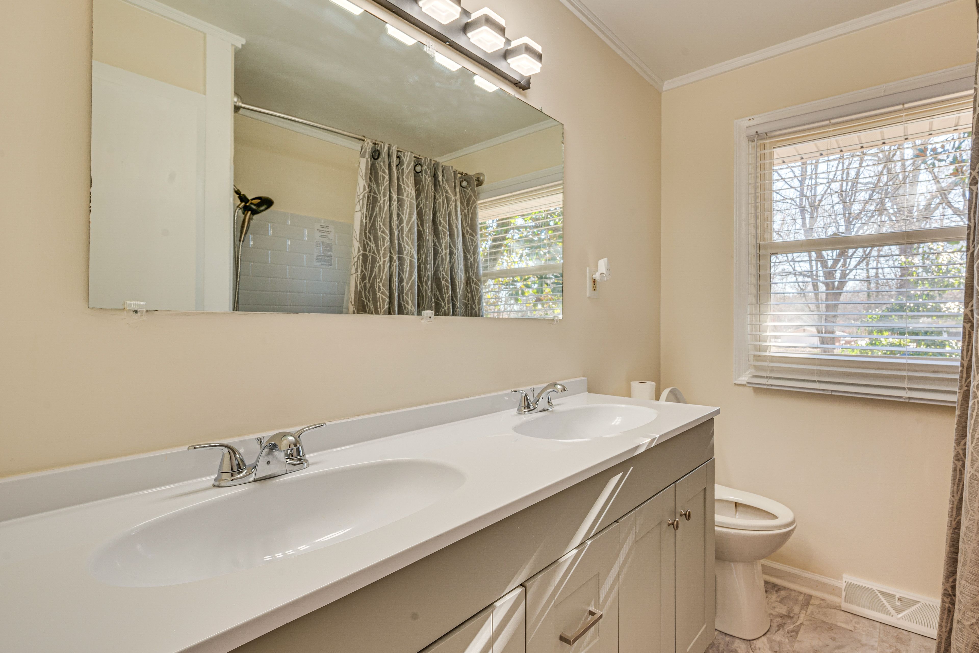 Full Bathroom | Shower/Tub Combo | Towels Provided | Hair Dryer