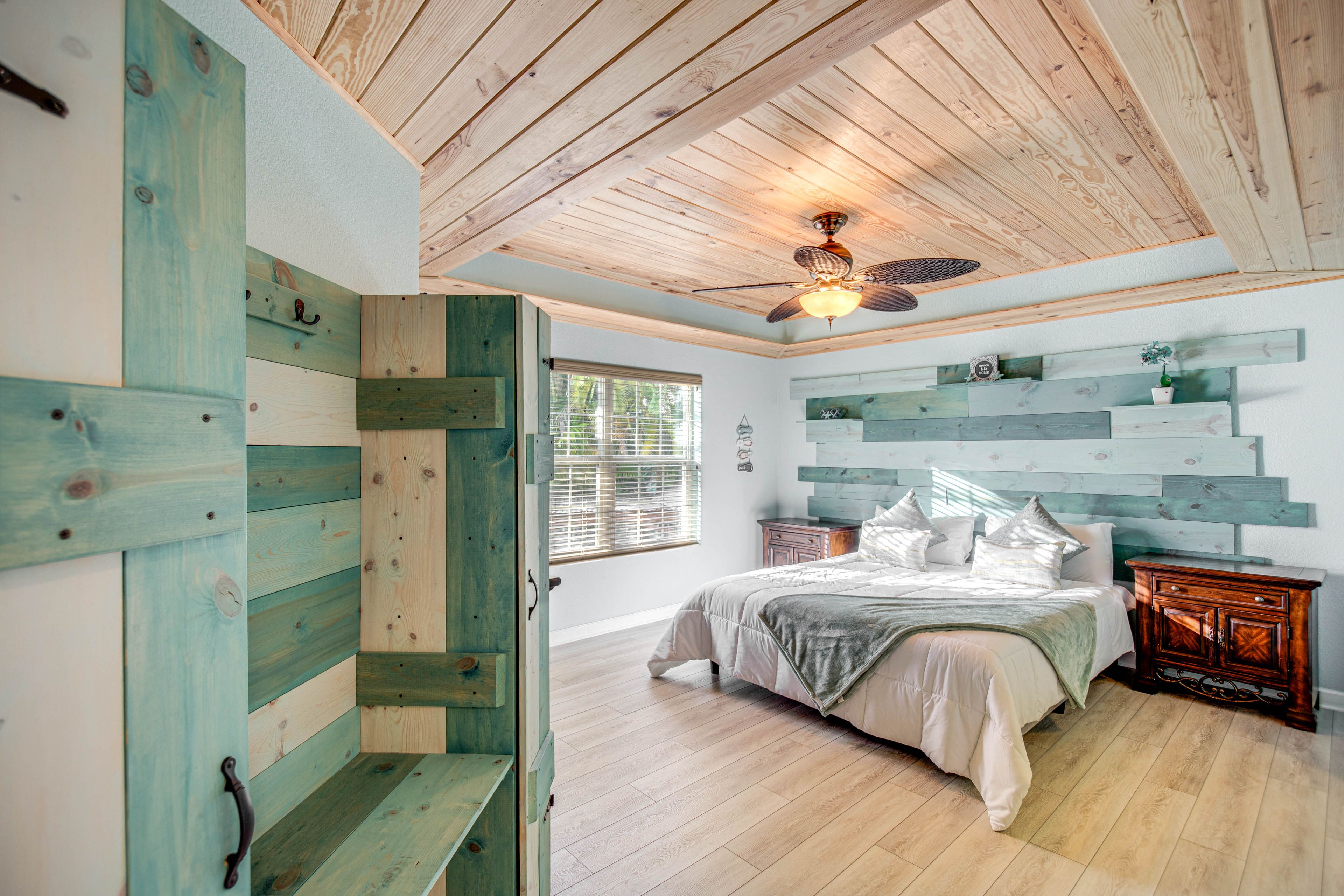 Bedroom 1 | King Bed | En-Suite Bathroom | 1st Floor