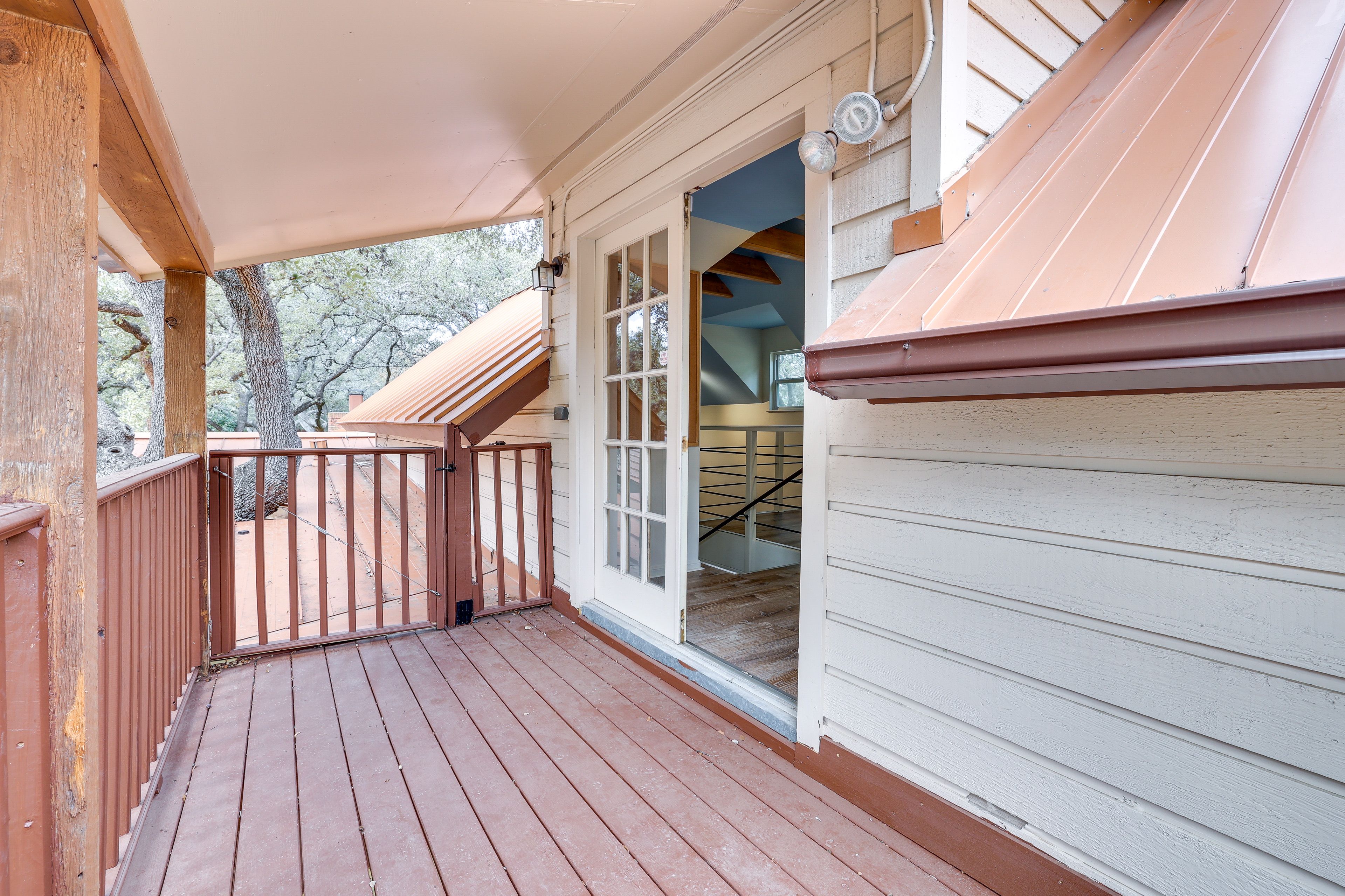 Upper-Level Deck