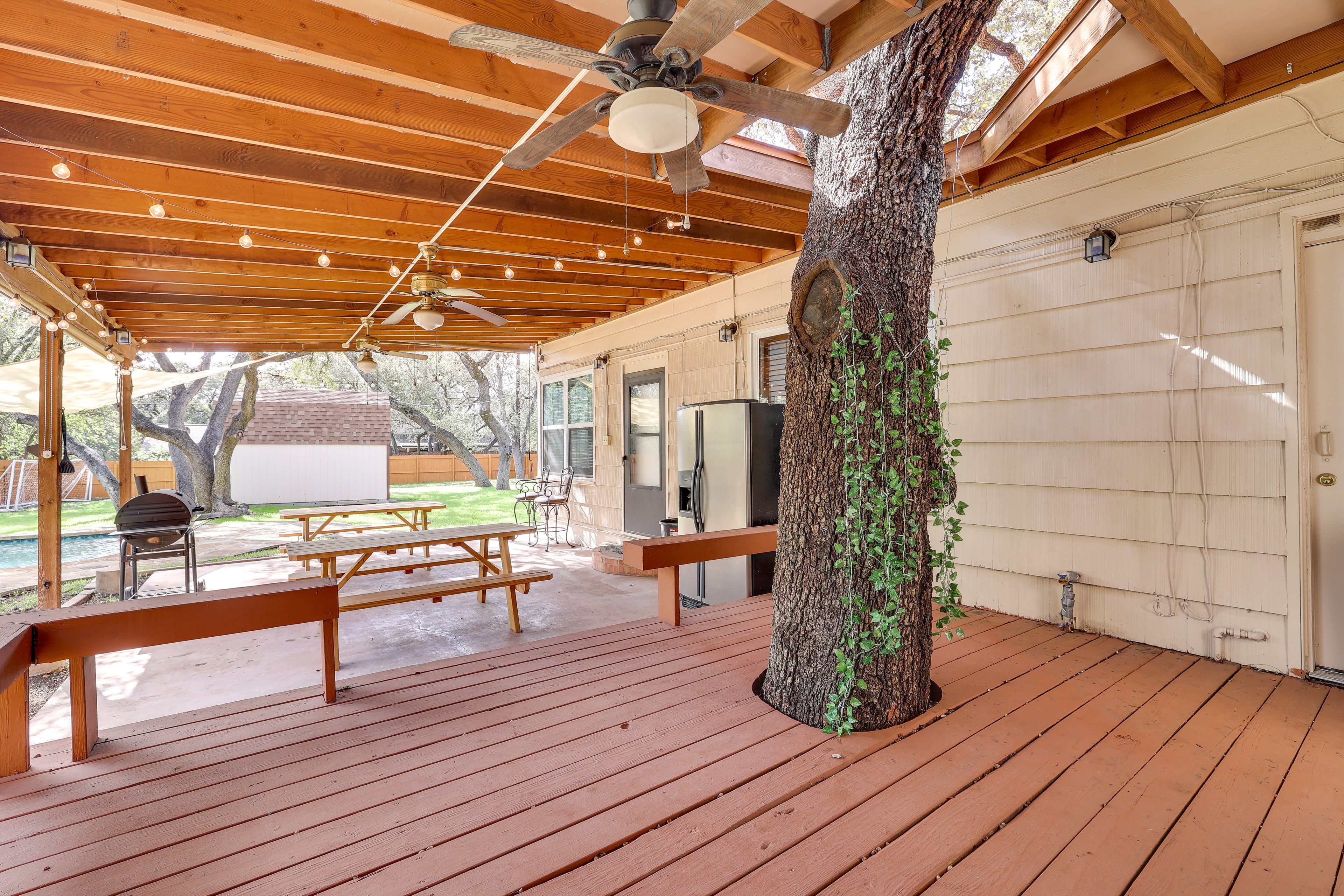 Patio | Charcoal/Wood-Burning Grill