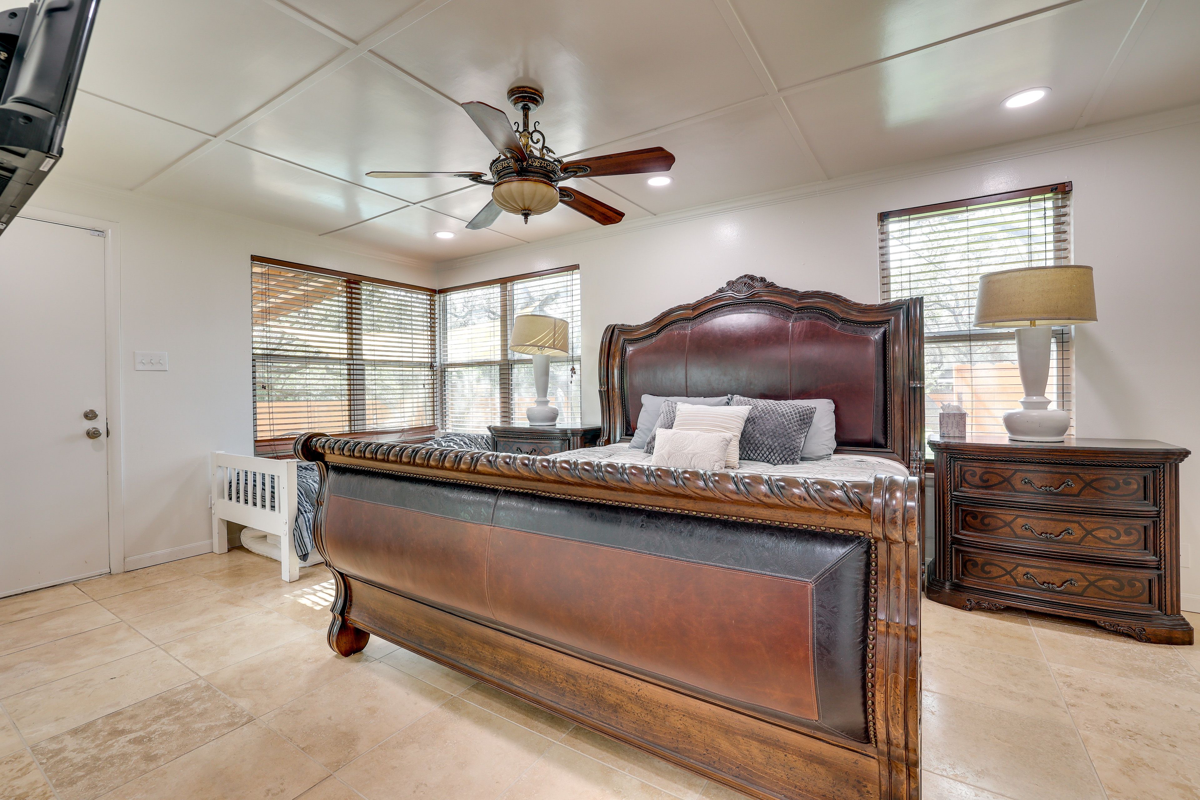 Bedroom 1 | King Bed | Twin Bed | En-Suite Bathroom