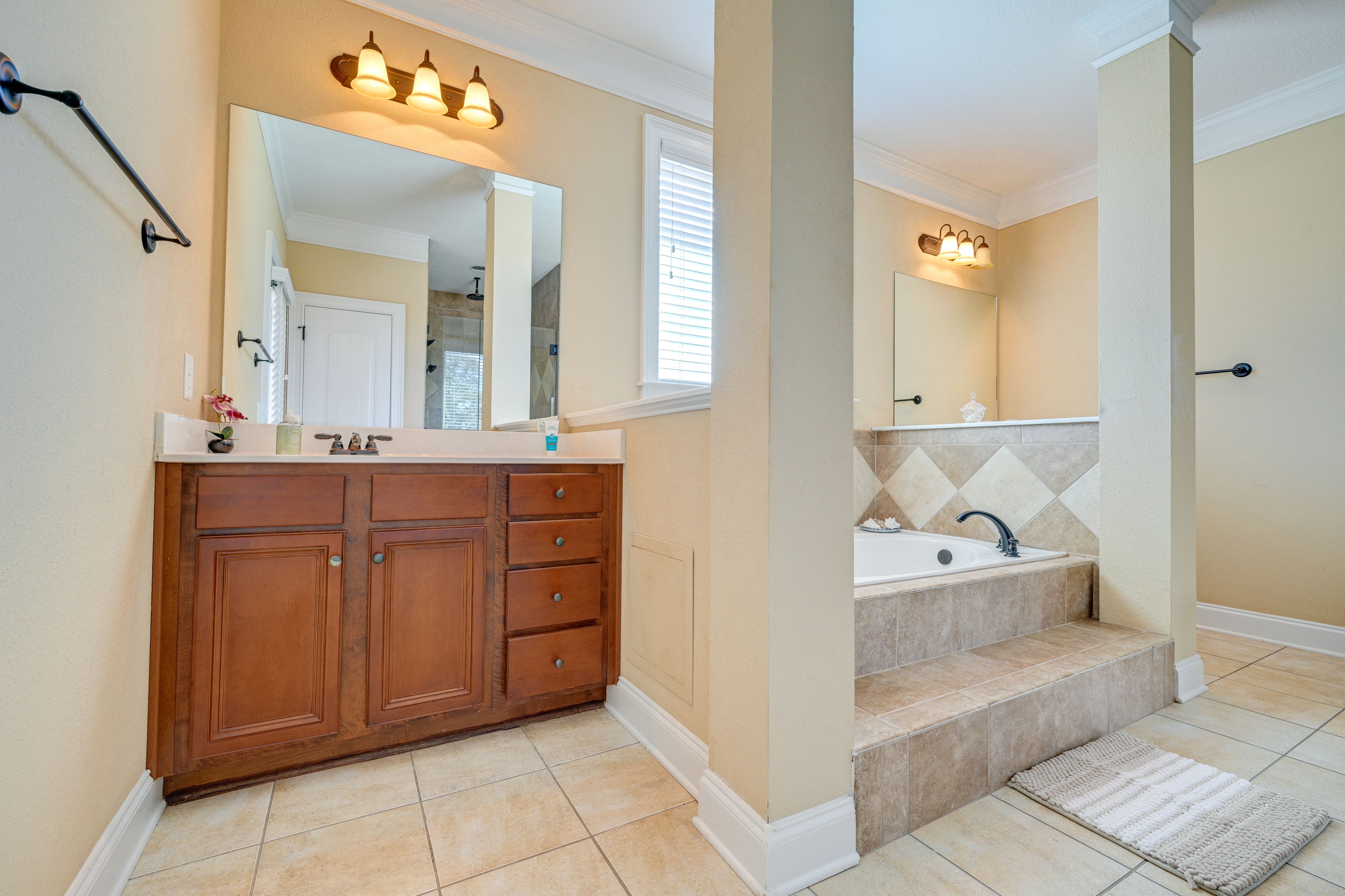 En-Suite Bathroom | Shower | Soaking Tub