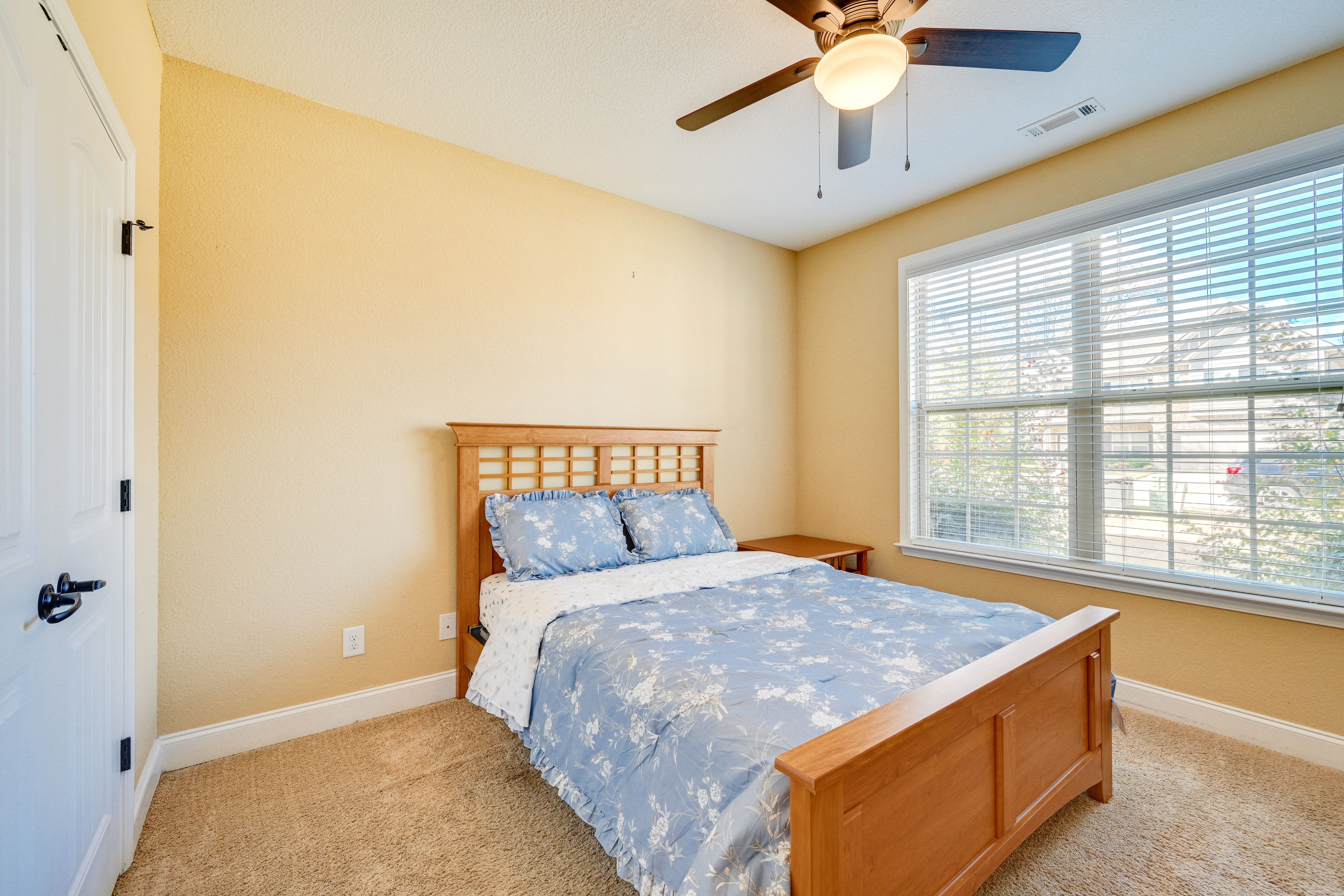 Bedroom 3 | Queen Bed