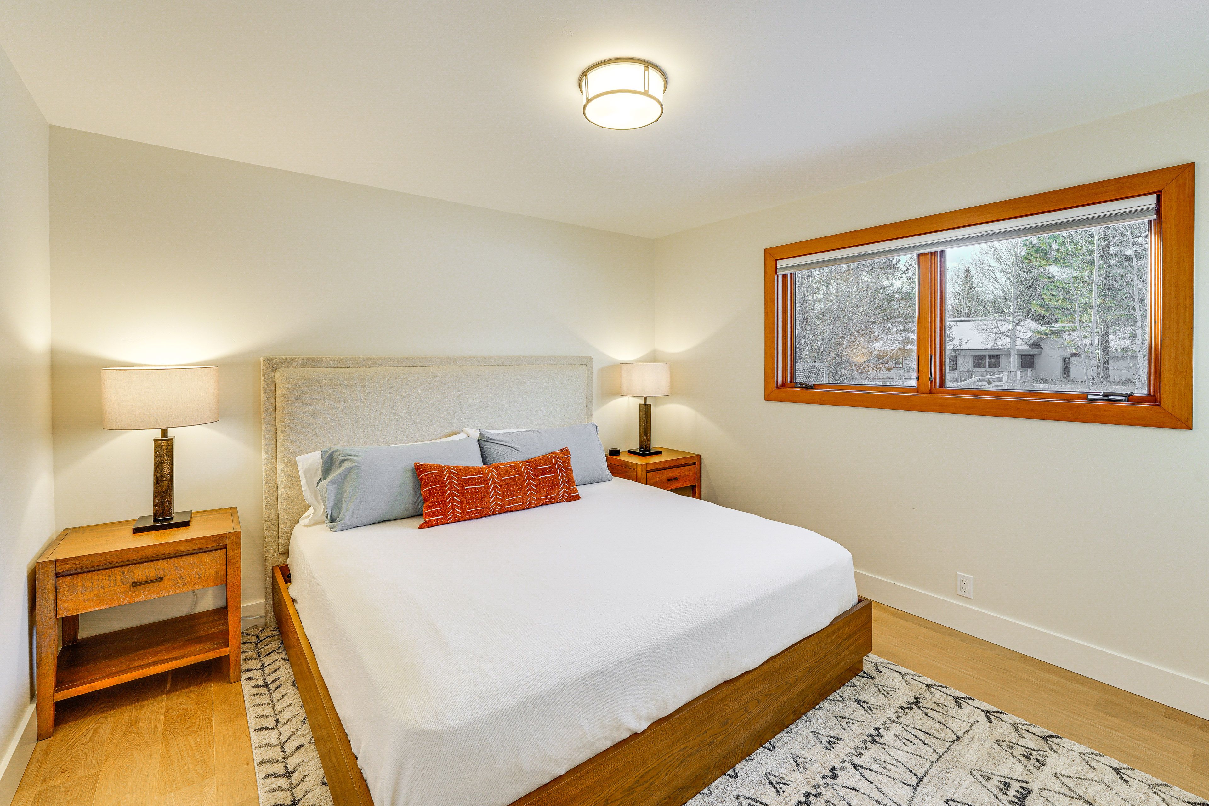 Bedroom 2 | King Bed | 1st Floor