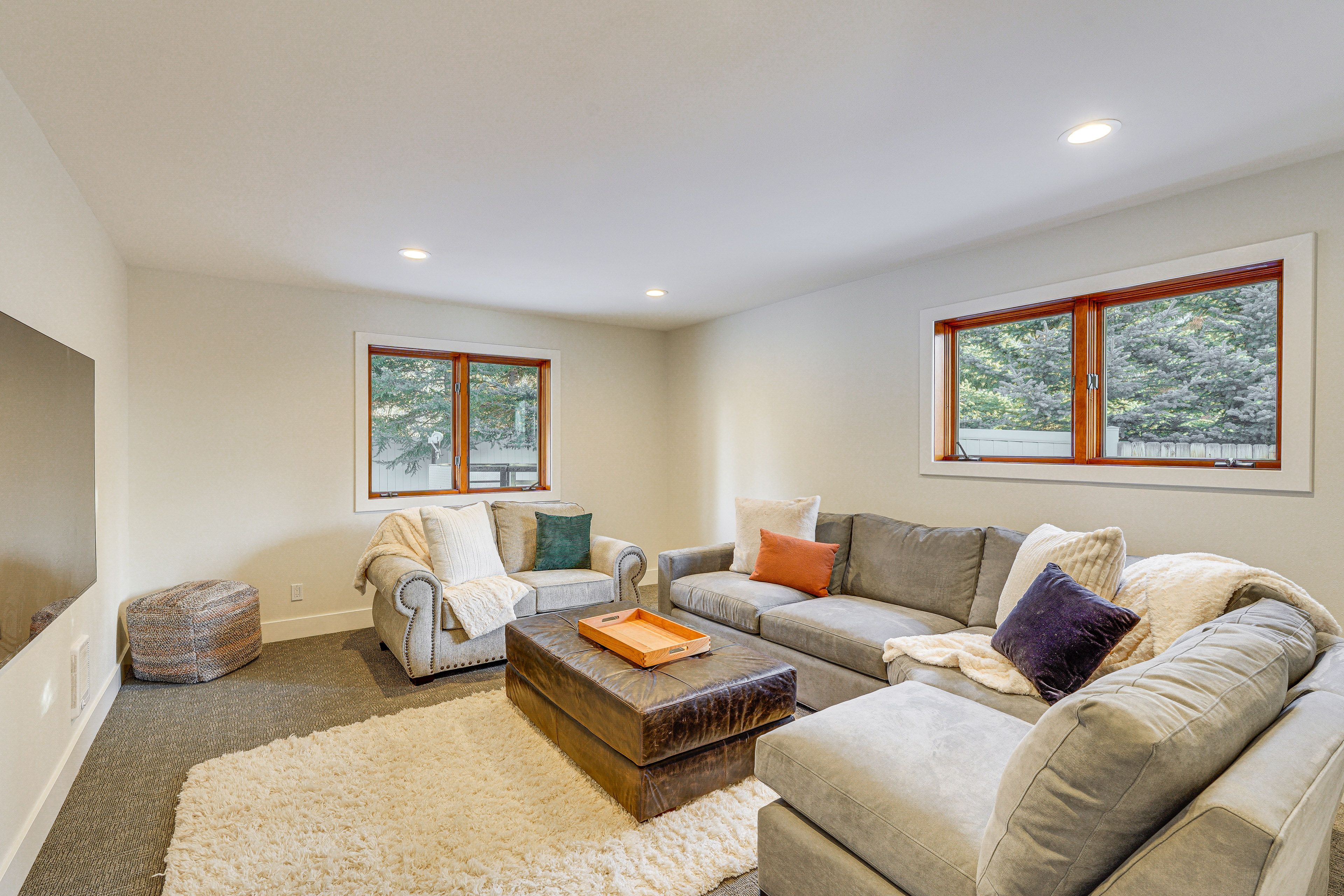 Den | 1st Floor