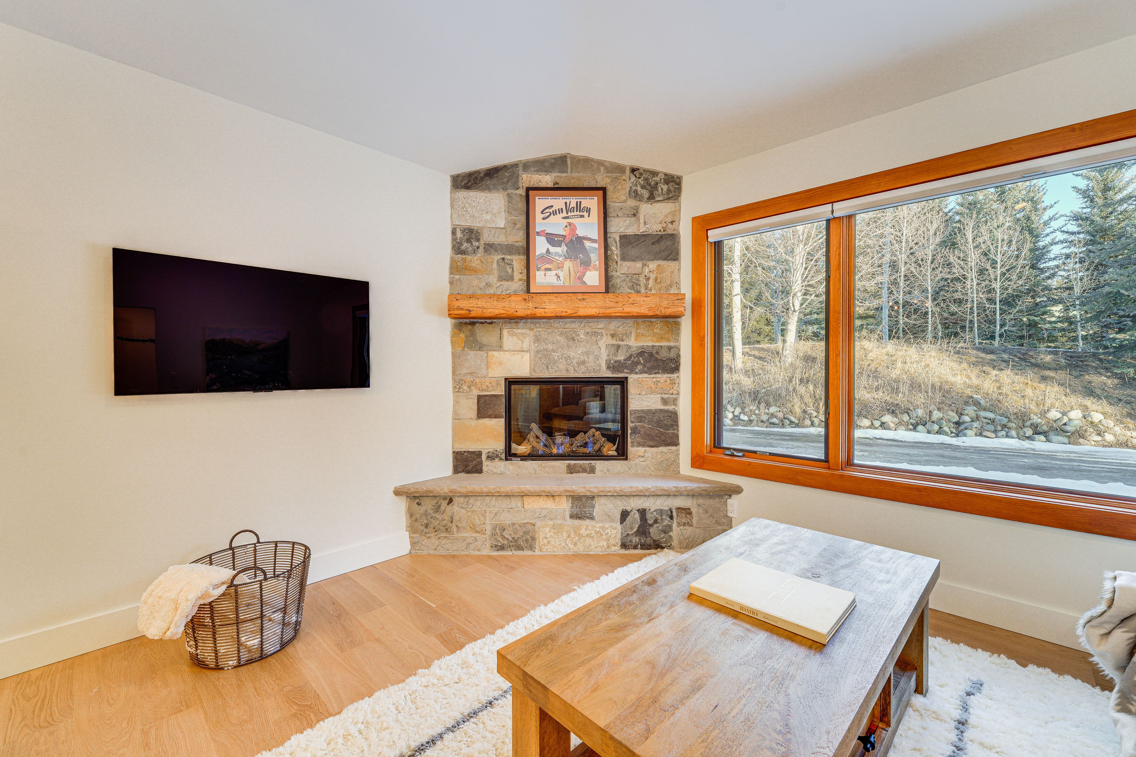Living Room | Fireplace | 1st Floor