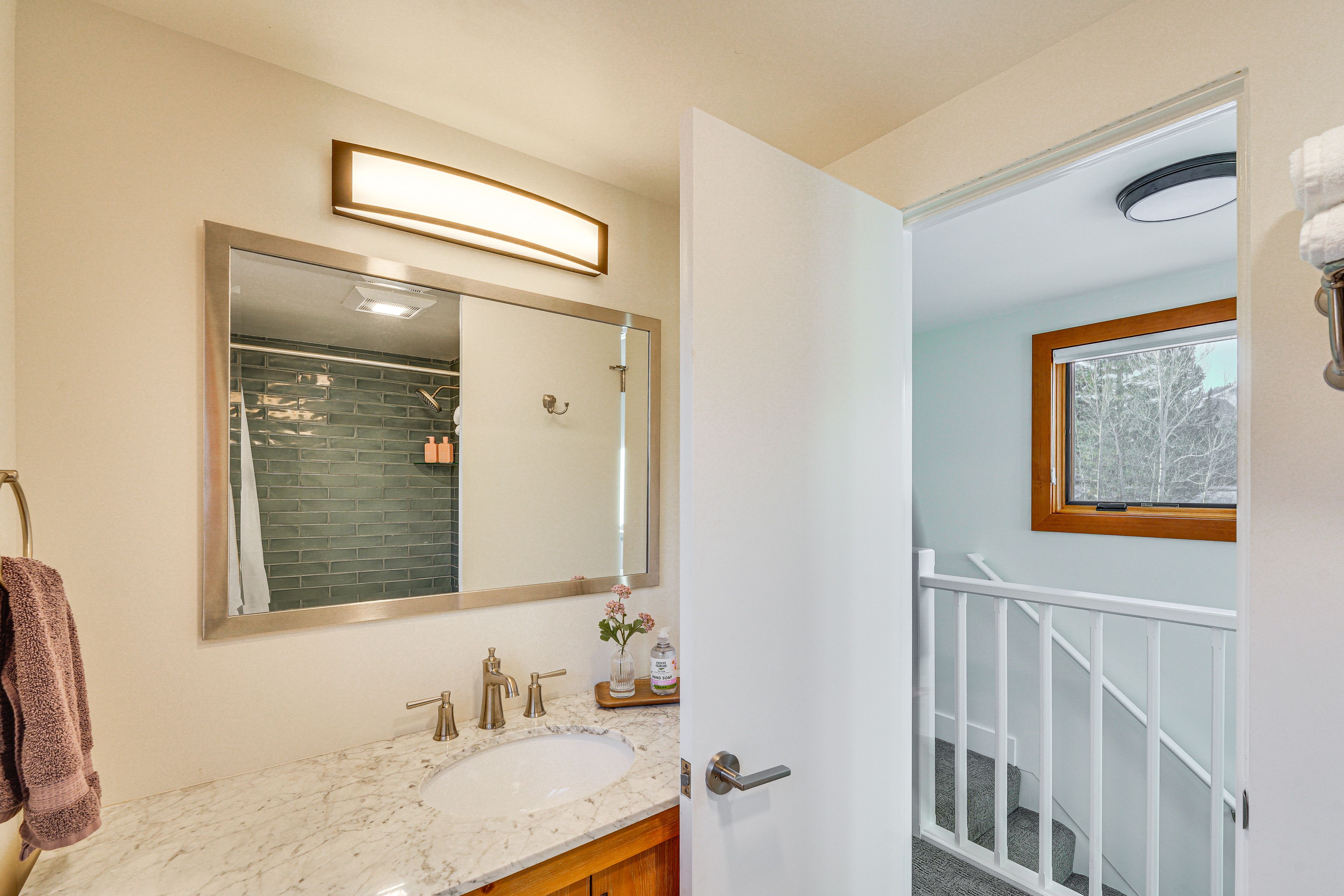 Full Bathroom | 2nd Floor