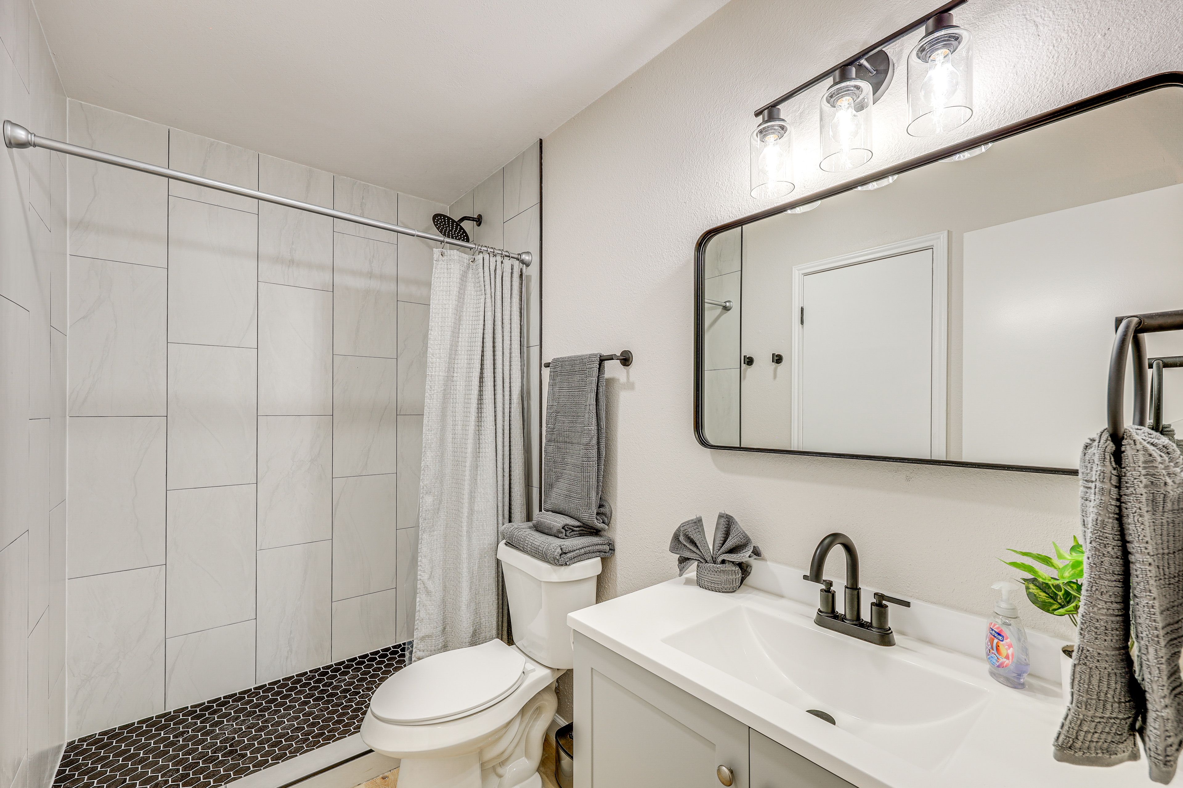 Full Bathroom | 1st Floor