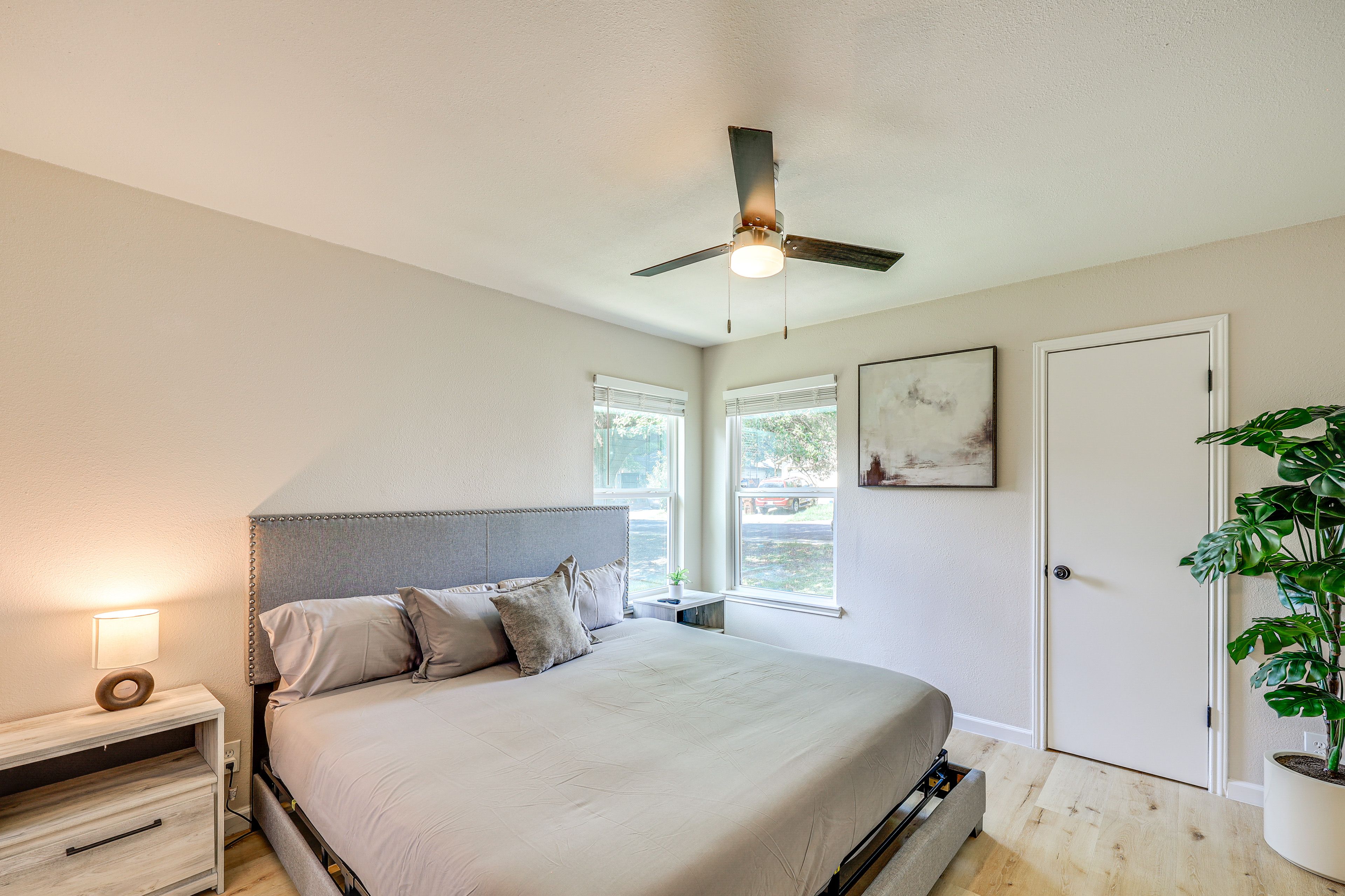 Bedroom 2 | King Bed | 1st Floor