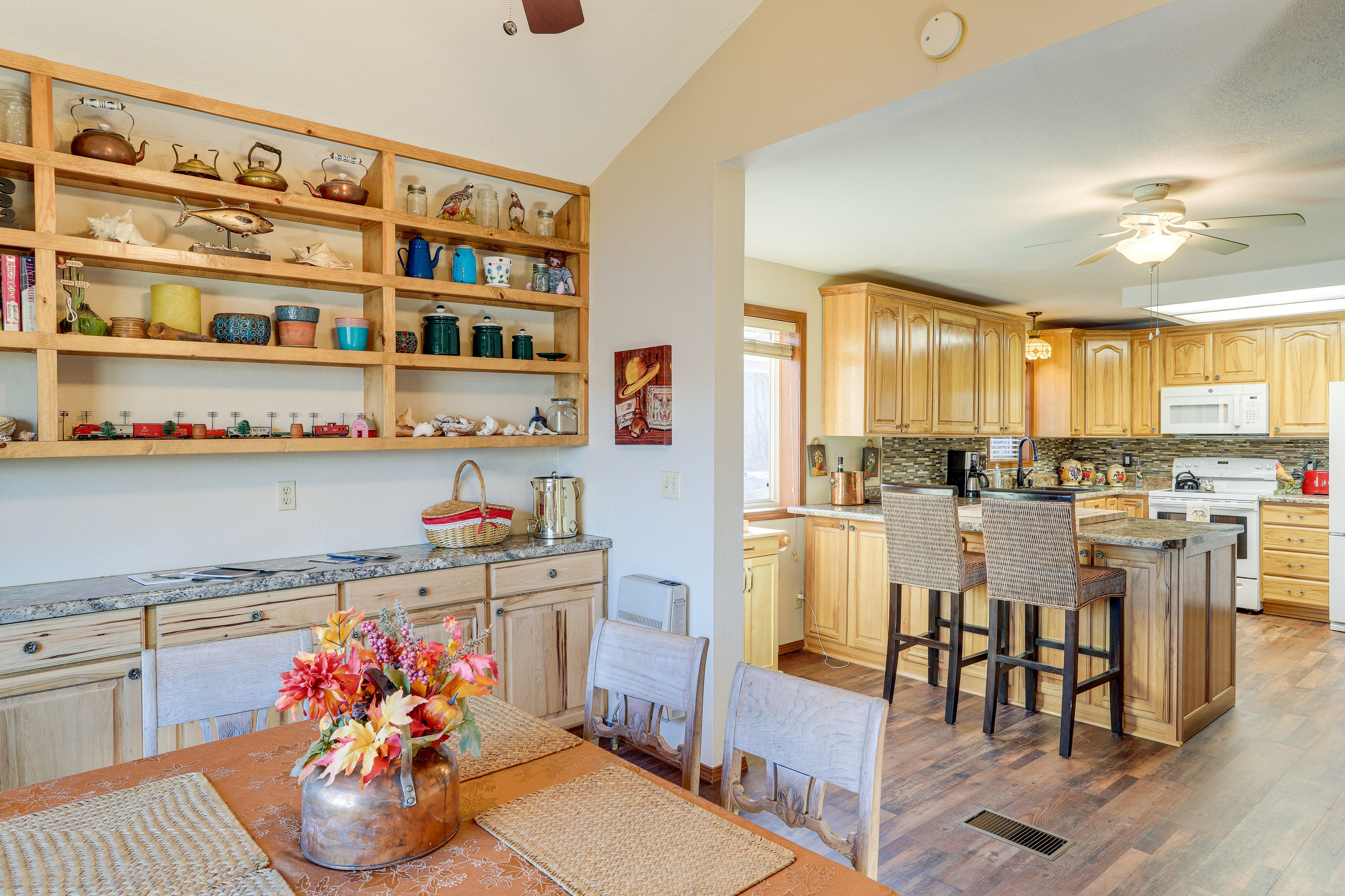 Dining Area | Dishware & Flatware Provided
