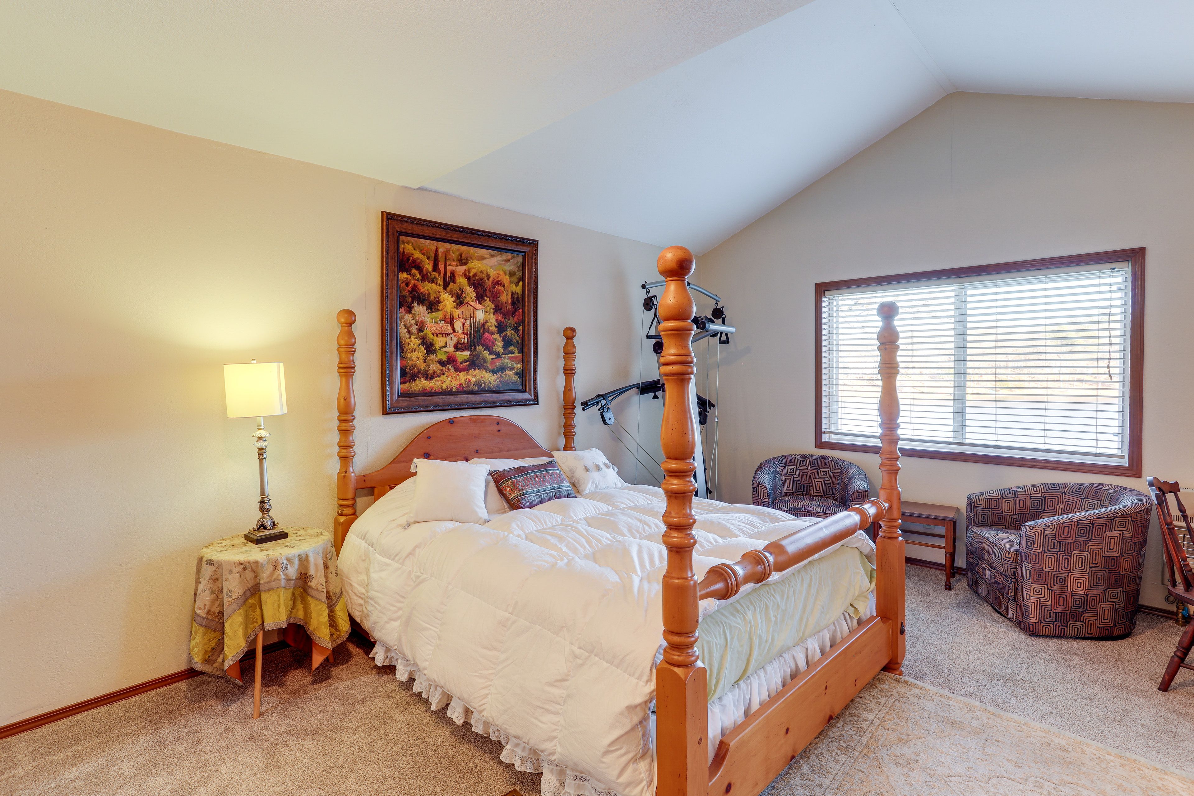Bedroom 1 | Queen Bed | Deck Access | 1st Floor