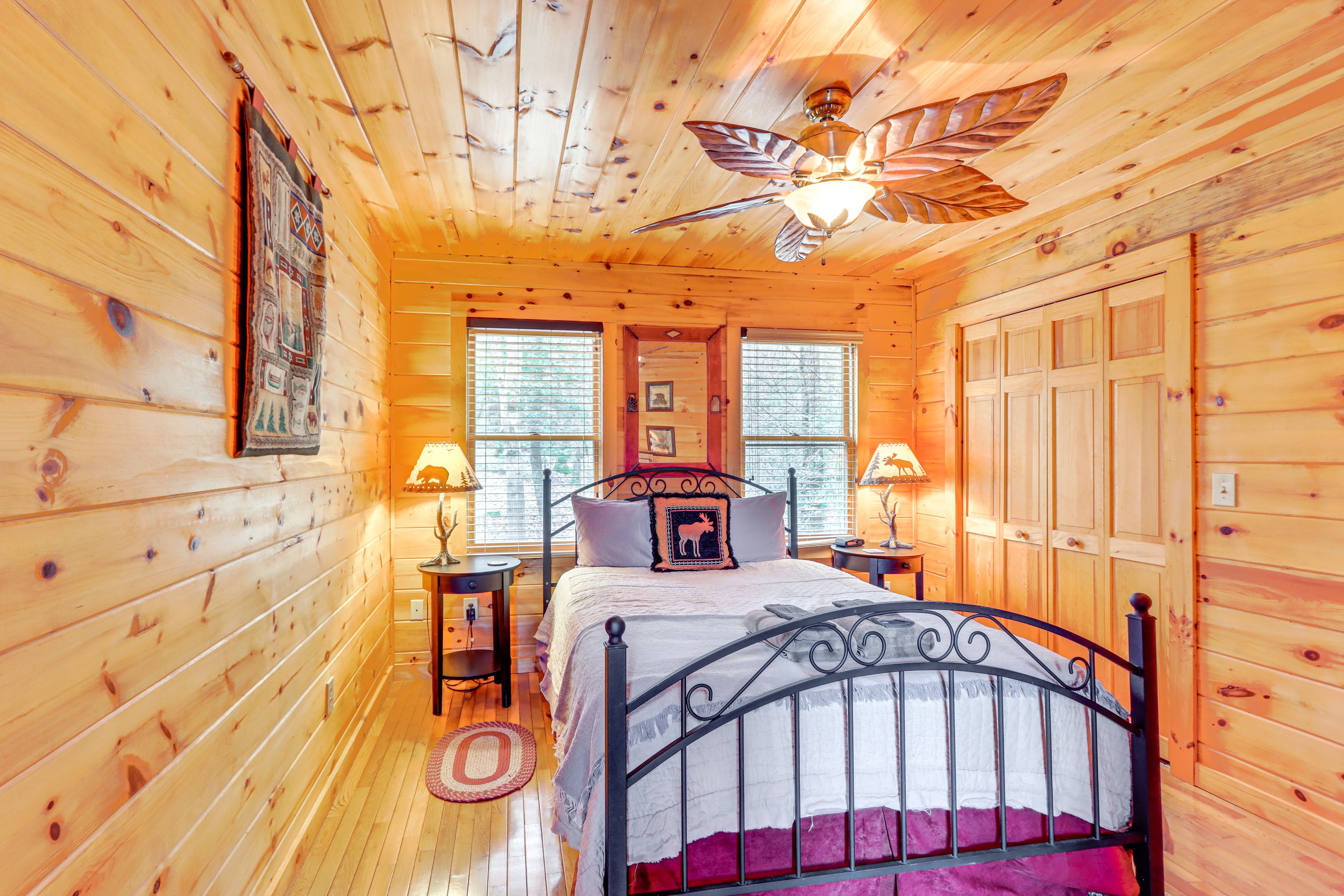 Bedroom 2 | 1st Floor | Queen Bed