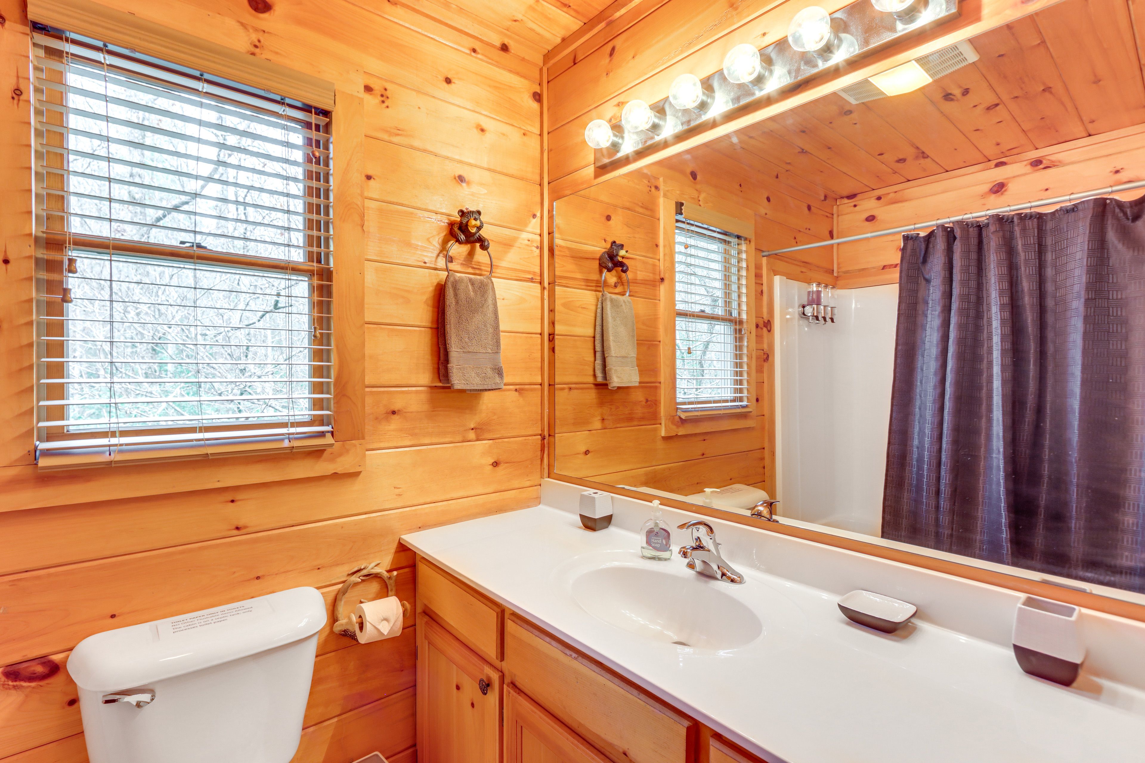 Full Bathroom | 2nd Floor