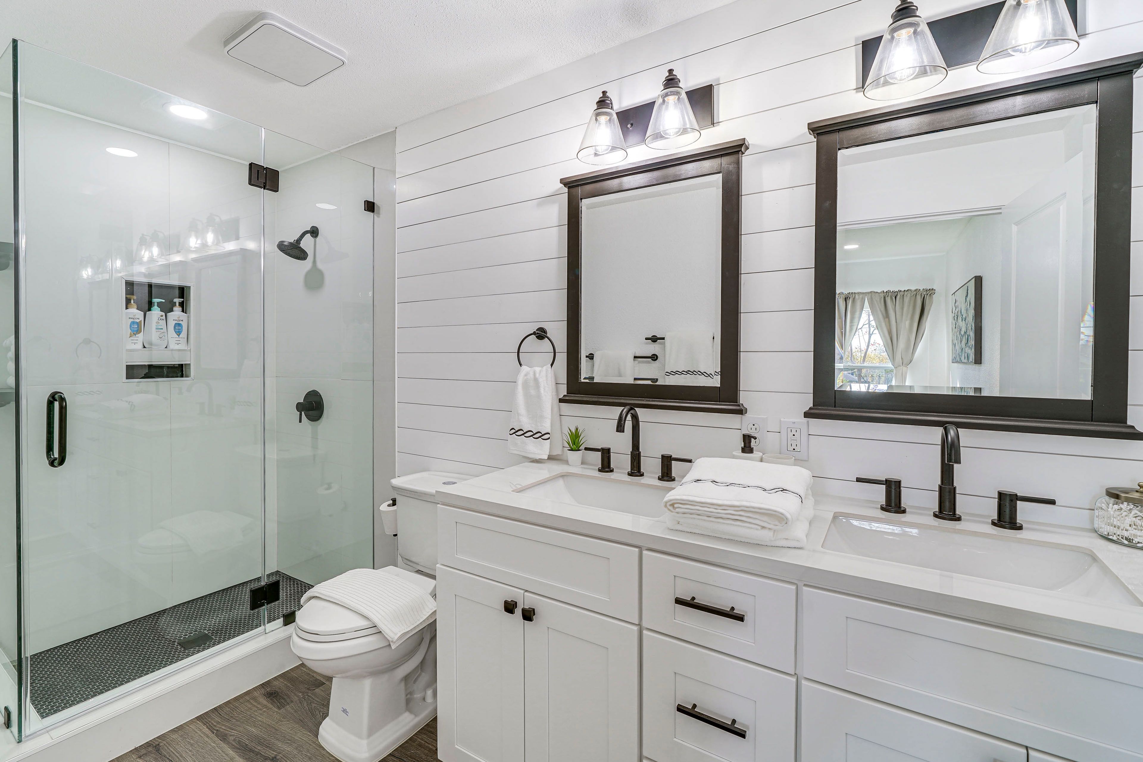 En-Suite Bathroom | Towels Provided