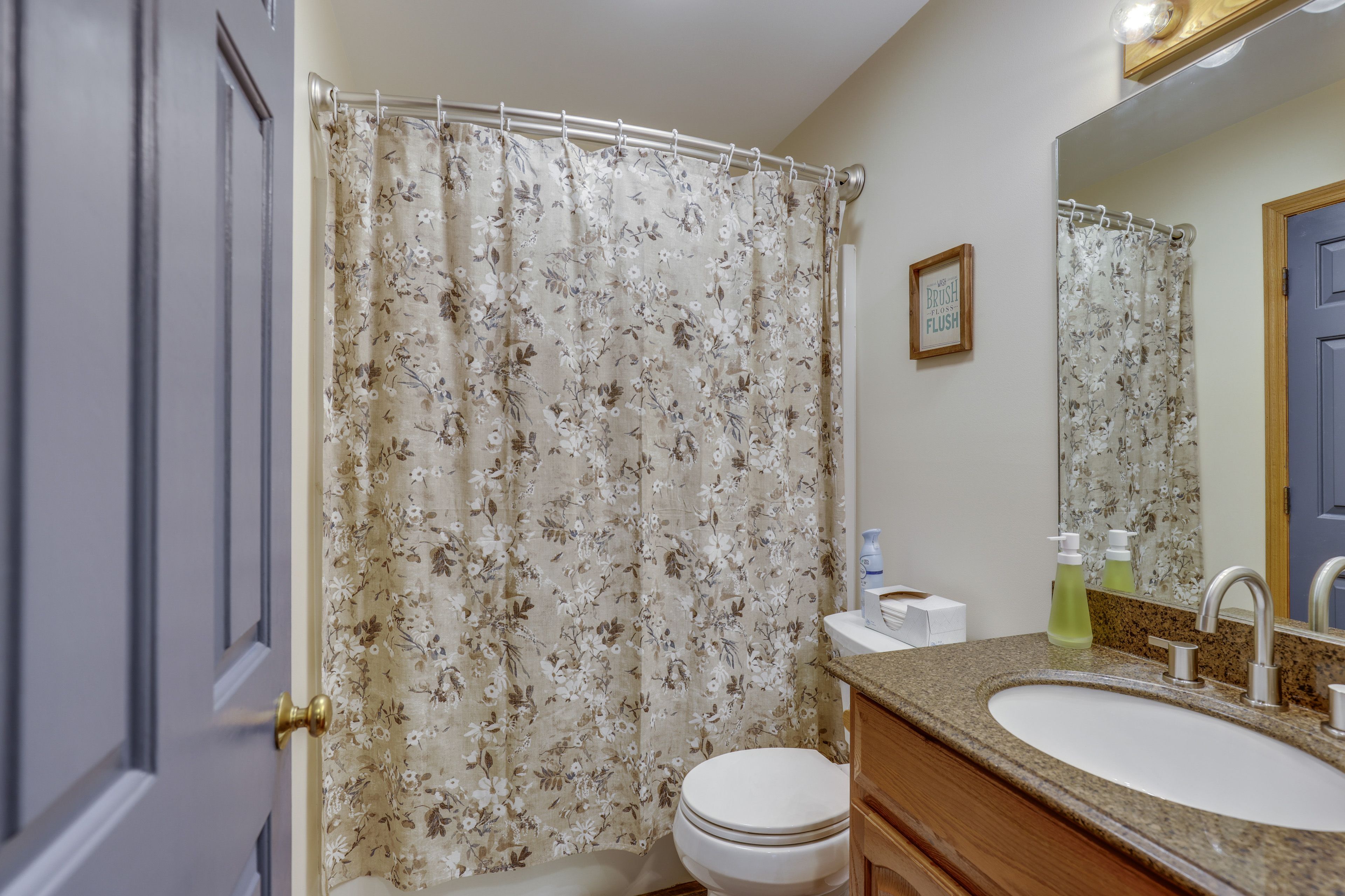 Full Bathroom | Towels Provided | 1st Floor