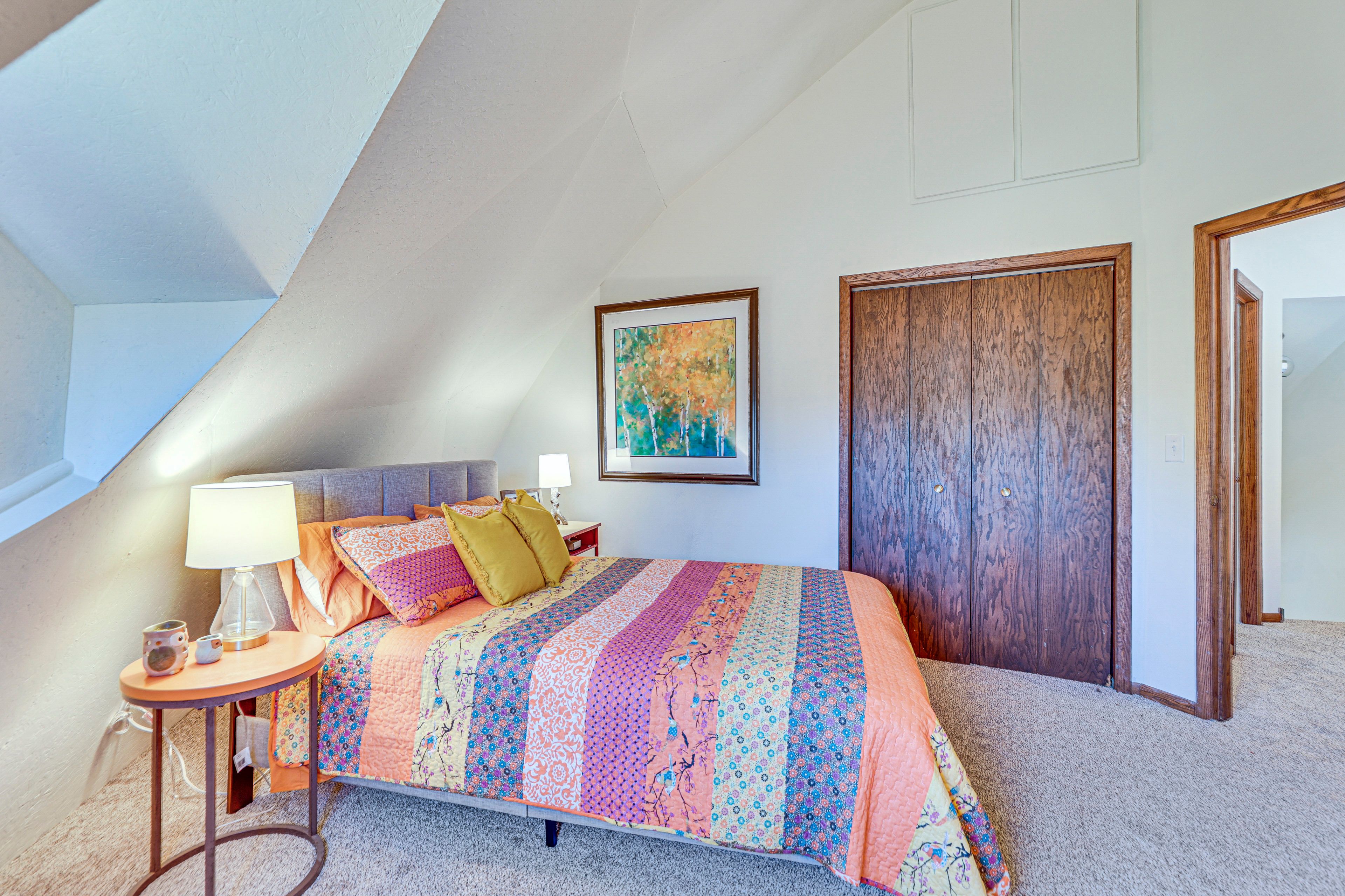 Bedroom 2 | Queen Bed | Main Floor