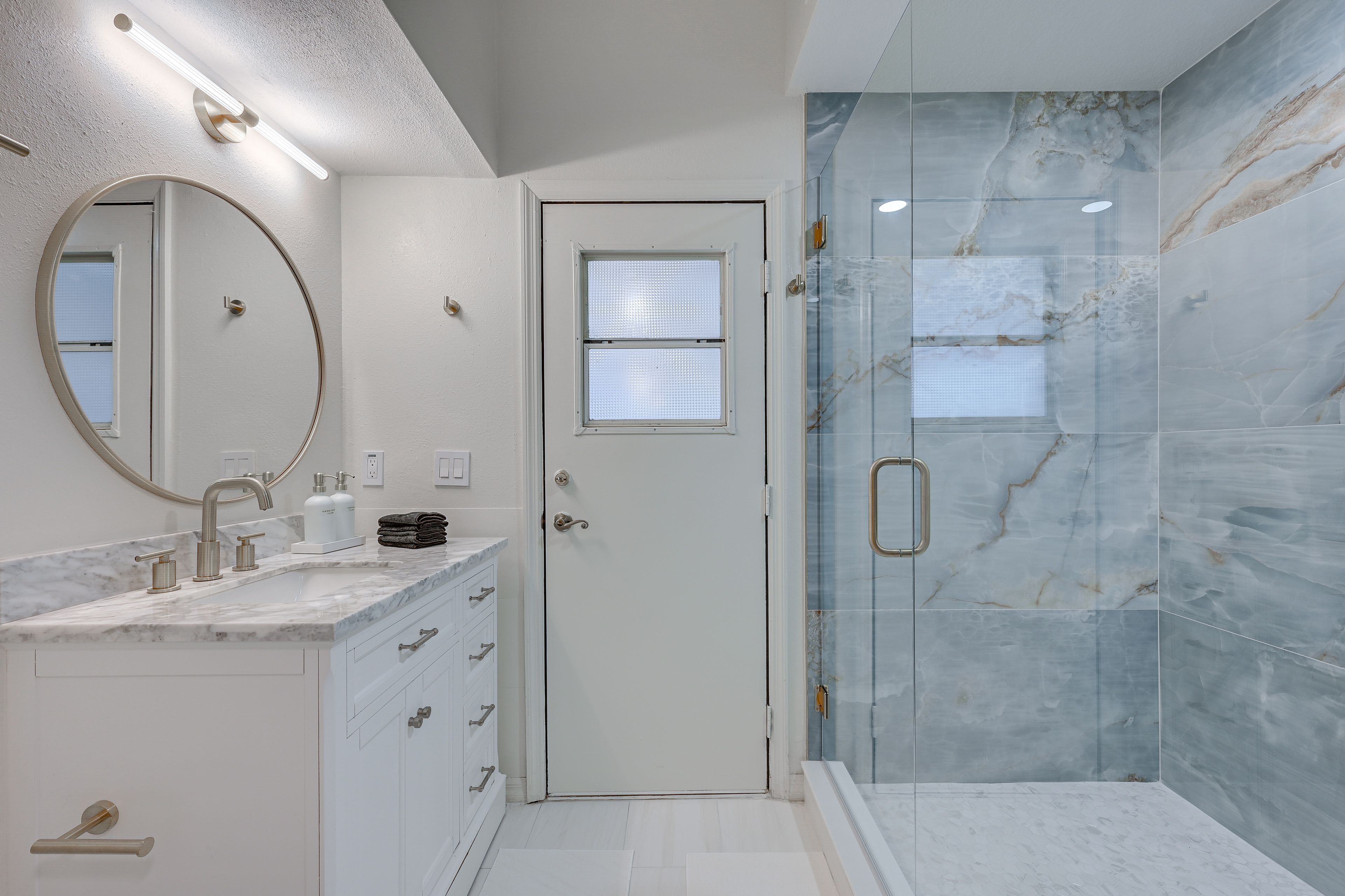 Full Bathroom | Complimentary Toiletries