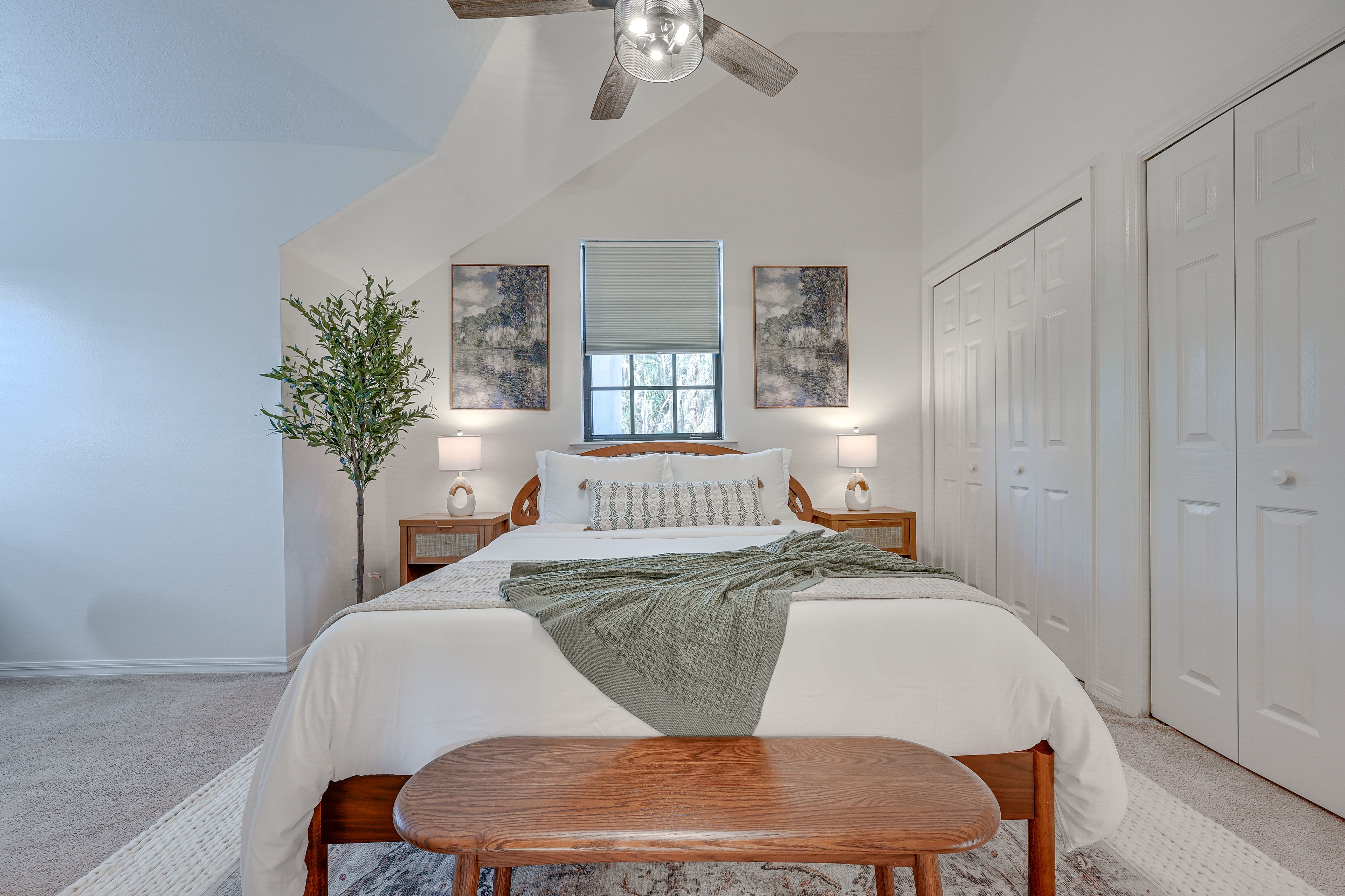 Bedroom 4 | Queen Bed | Workstation