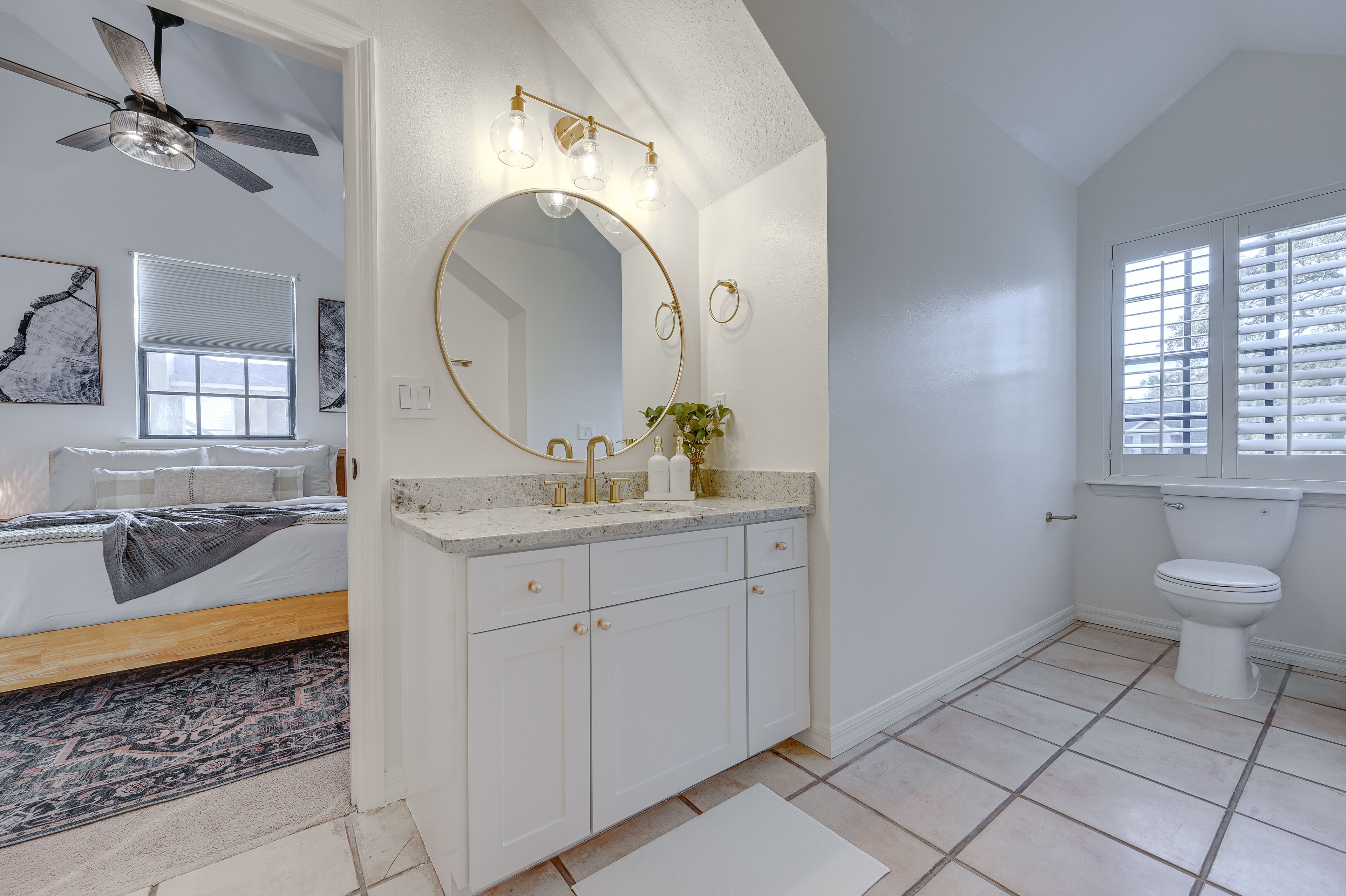 Full Bathroom | Shower | Towels Provided