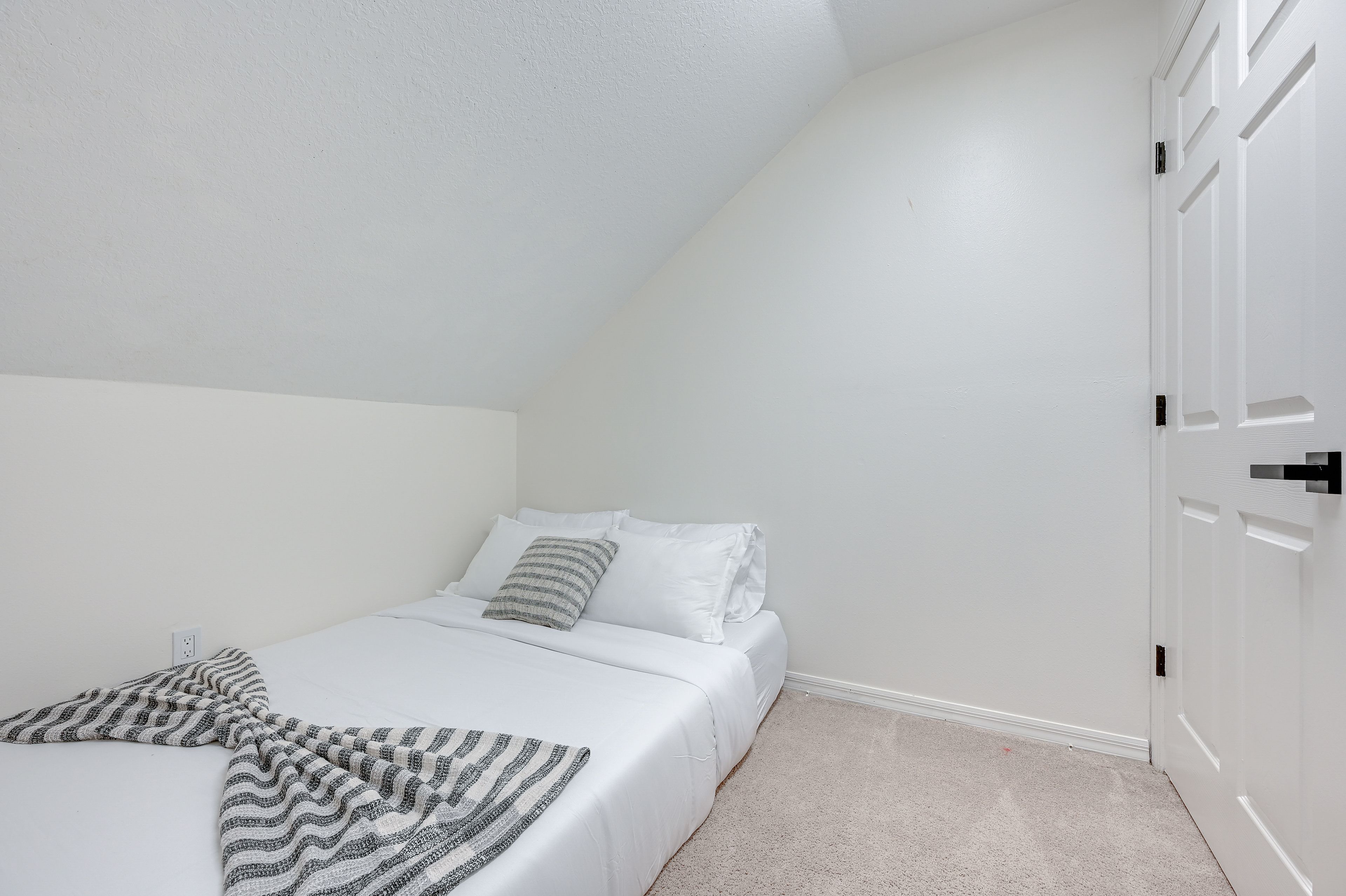 Sleeping Nook | Queen Floor Mattress