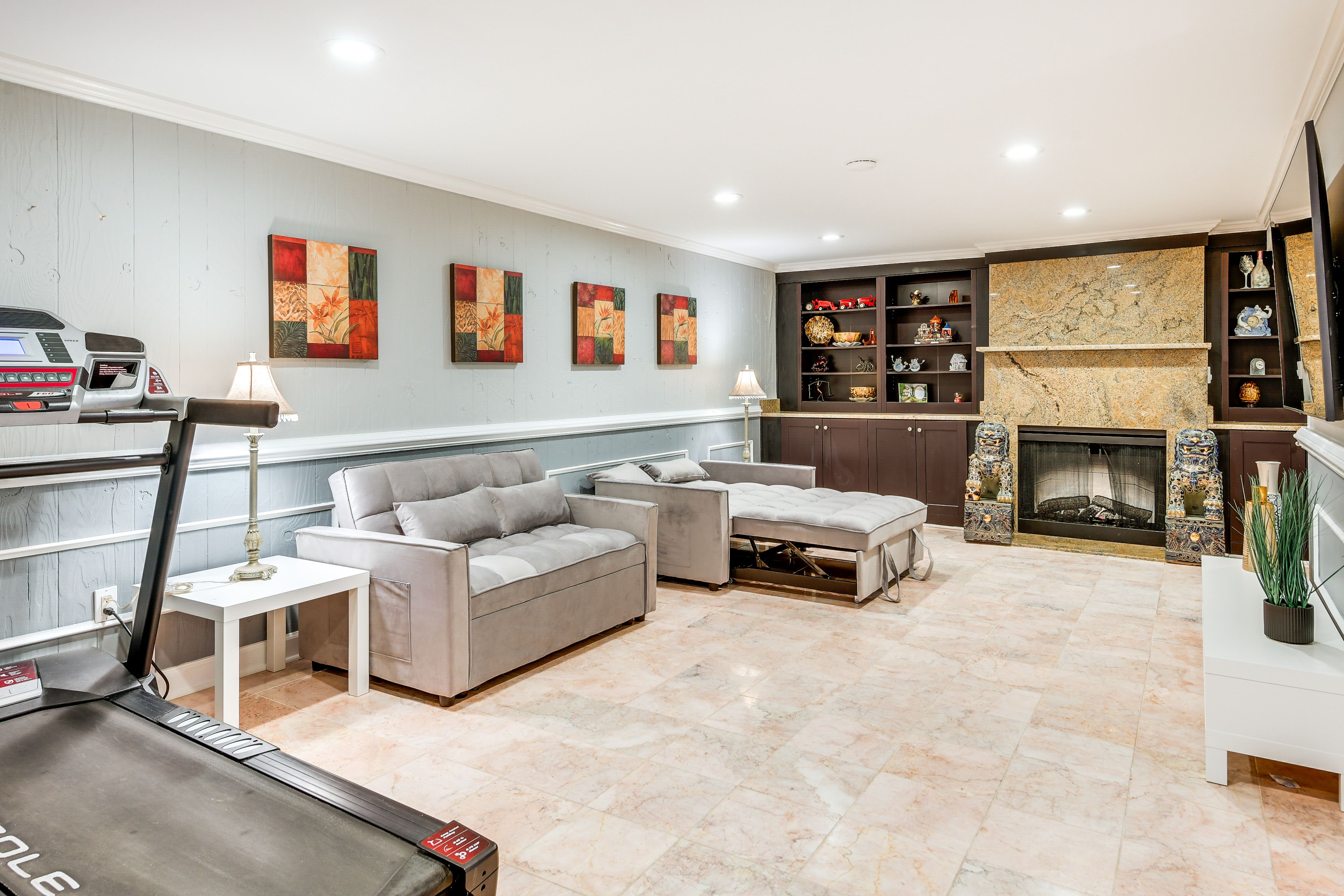Basement | 2 Twin Sleeper Sofas | Flat-Screen TV | Treadmill | 1st Floor