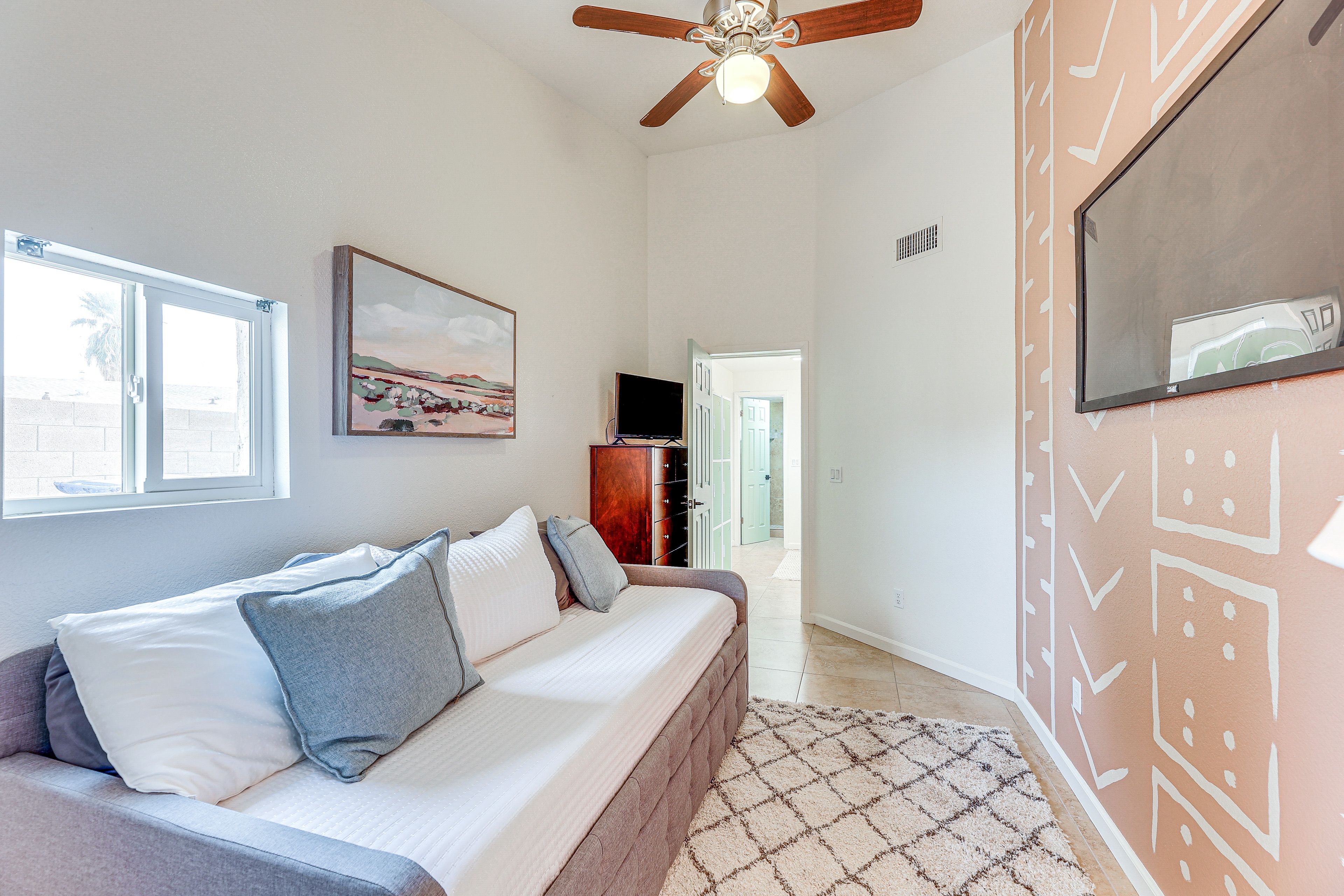 Bedroom 2 | Twin Daybed w/ Twin Trundle